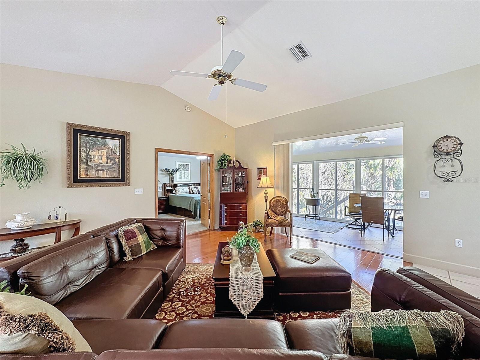 Image 12 of 62 For 8437 Indies Drive