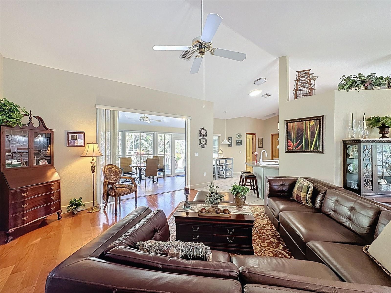 Image 13 of 62 For 8437 Indies Drive