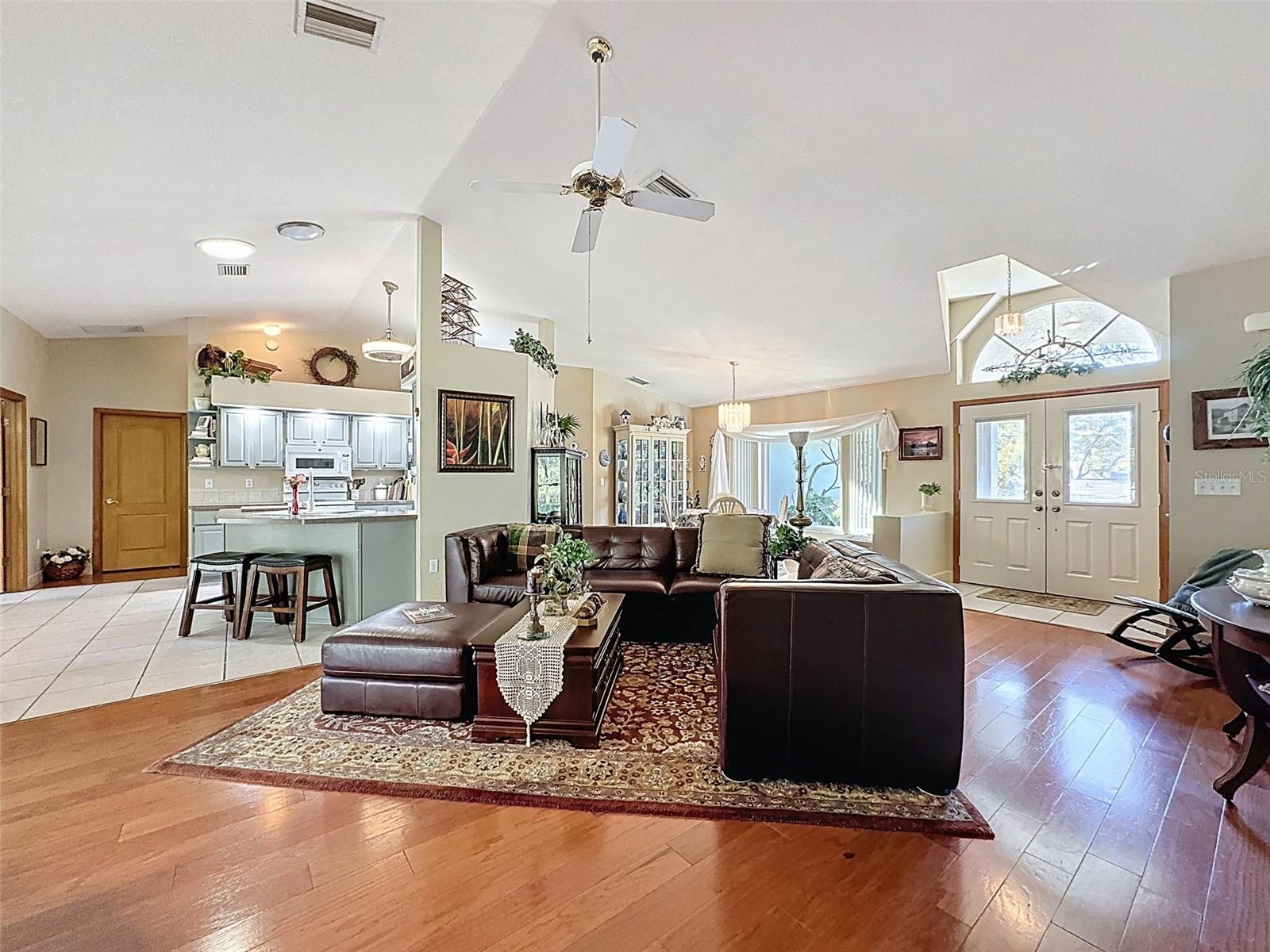Image 14 of 62 For 8437 Indies Drive