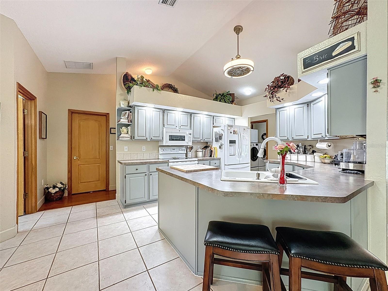 Image 17 of 62 For 8437 Indies Drive