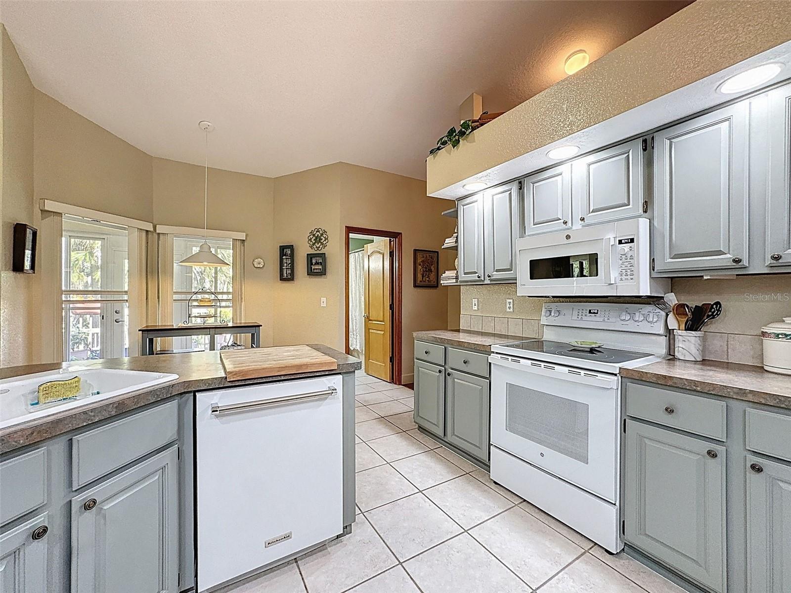 Image 21 of 62 For 8437 Indies Drive