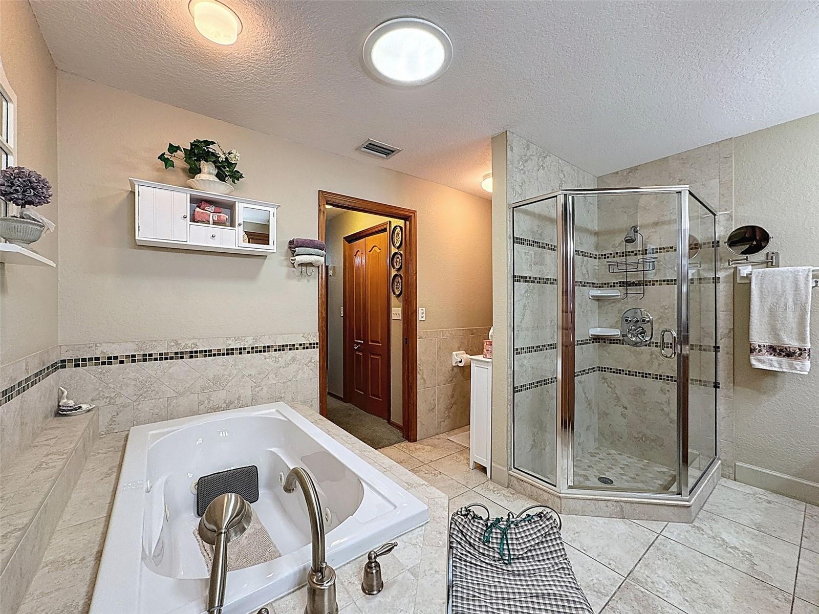 Image 31 of 62 For 8437 Indies Drive