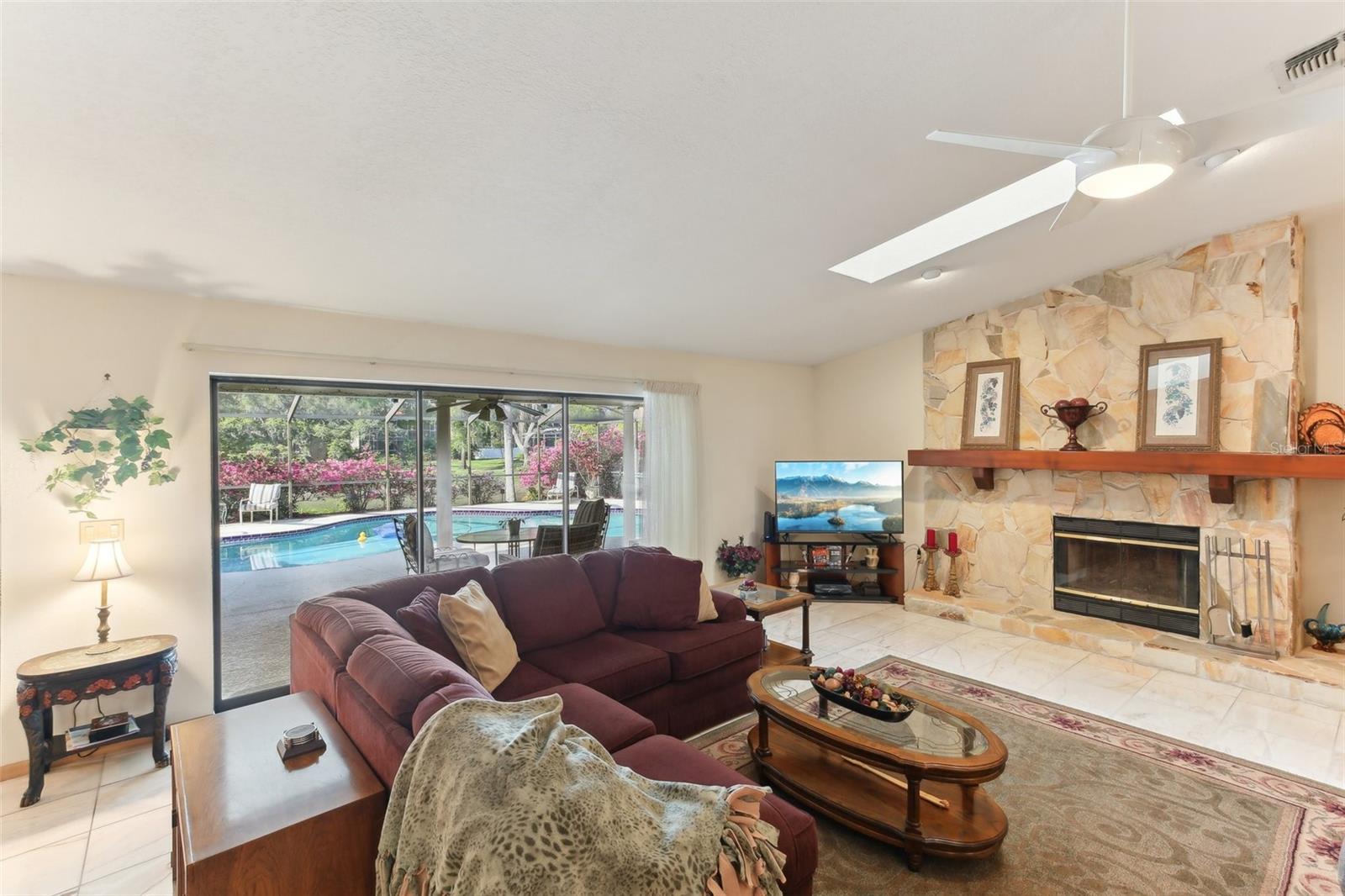 Image 11 of 90 For 8823 Crescent Forest Boulevard