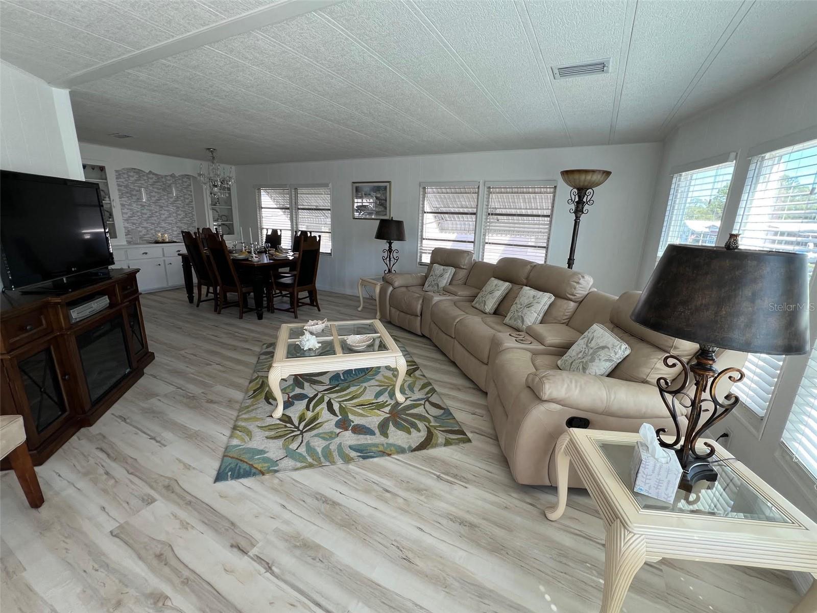Listing photo id 10 for 778 Royal Palm Circle