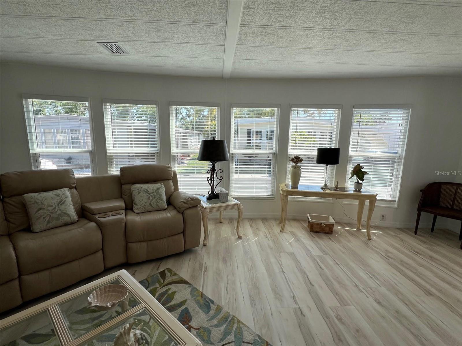 Listing photo id 11 for 778 Royal Palm Circle