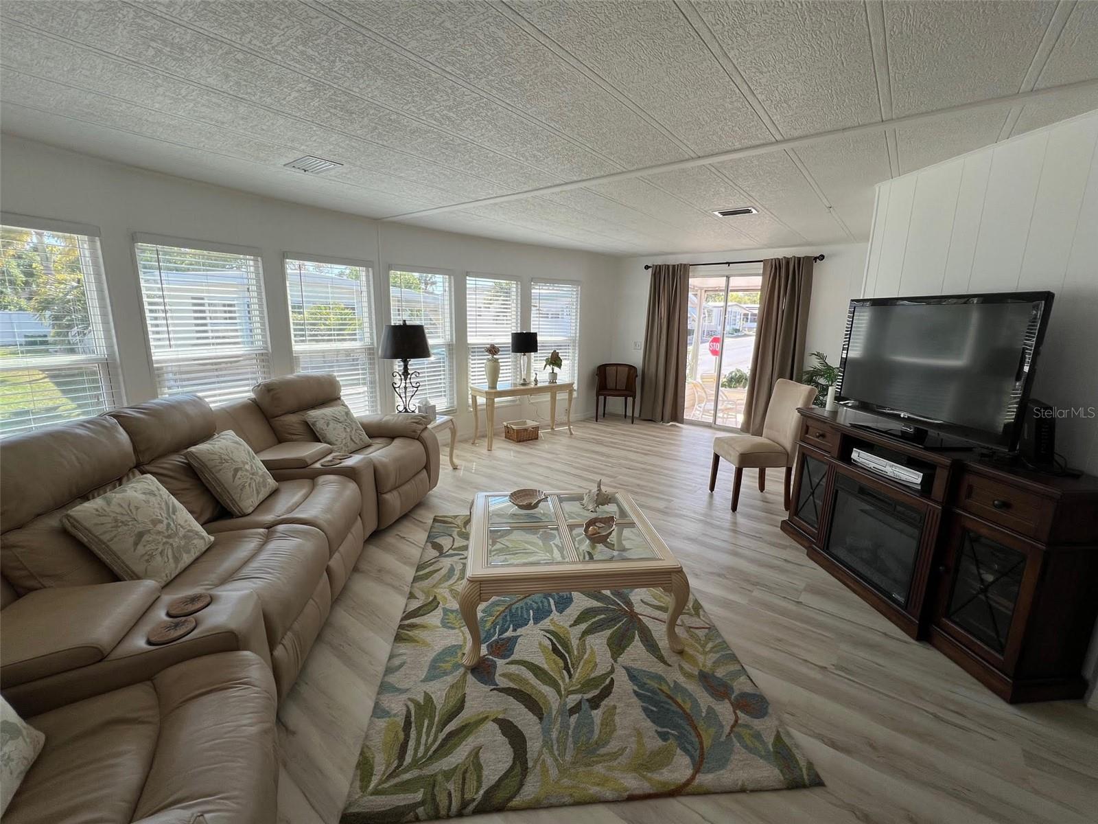 Listing photo id 12 for 778 Royal Palm Circle
