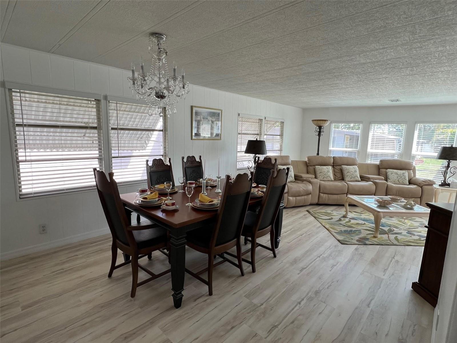 Listing photo id 14 for 778 Royal Palm Circle