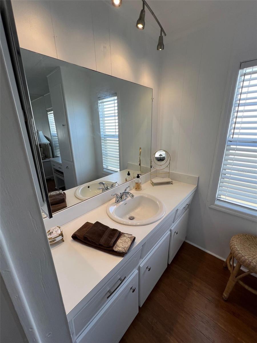 Listing photo id 27 for 778 Royal Palm Circle