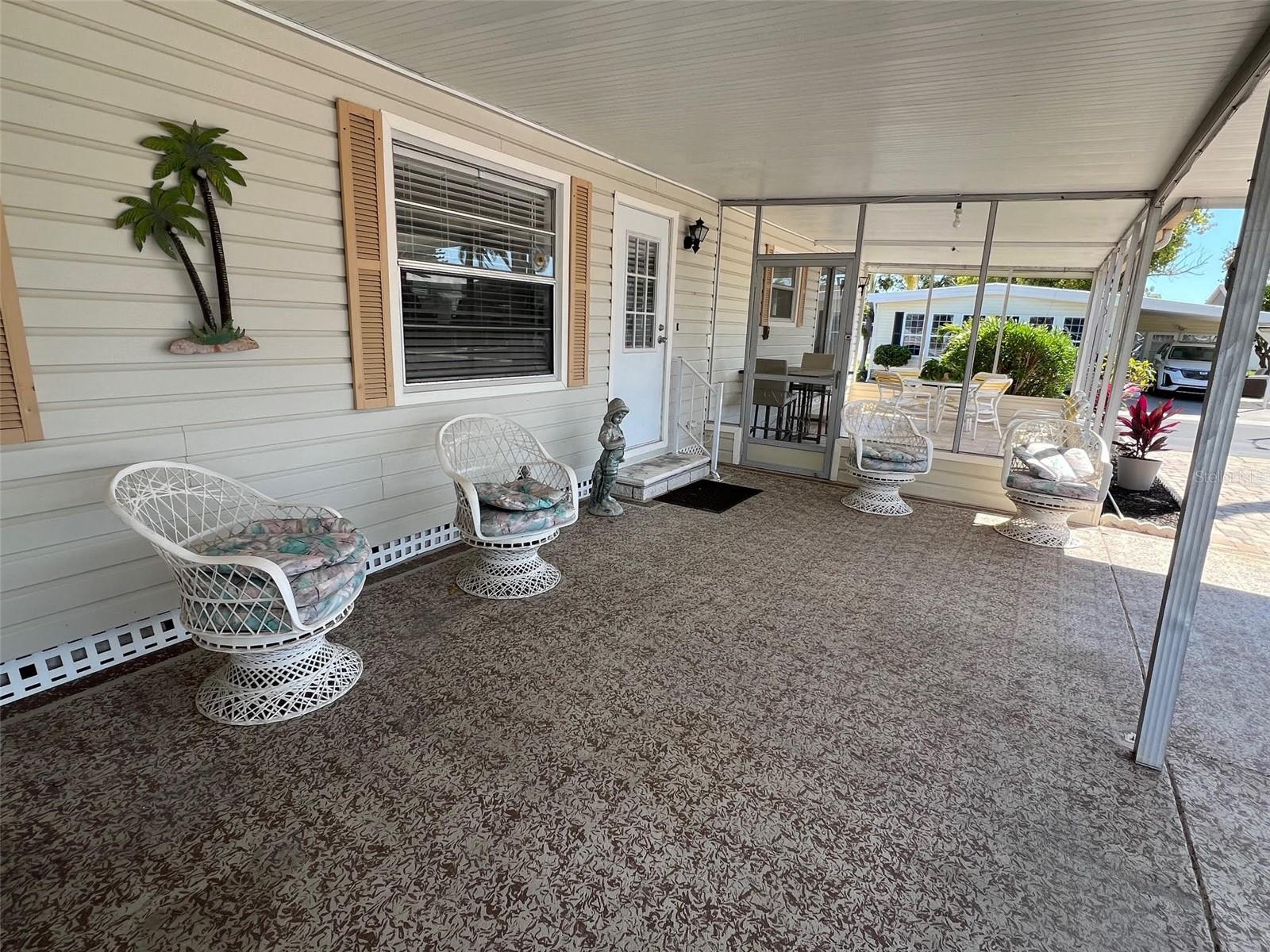 Listing photo id 3 for 778 Royal Palm Circle