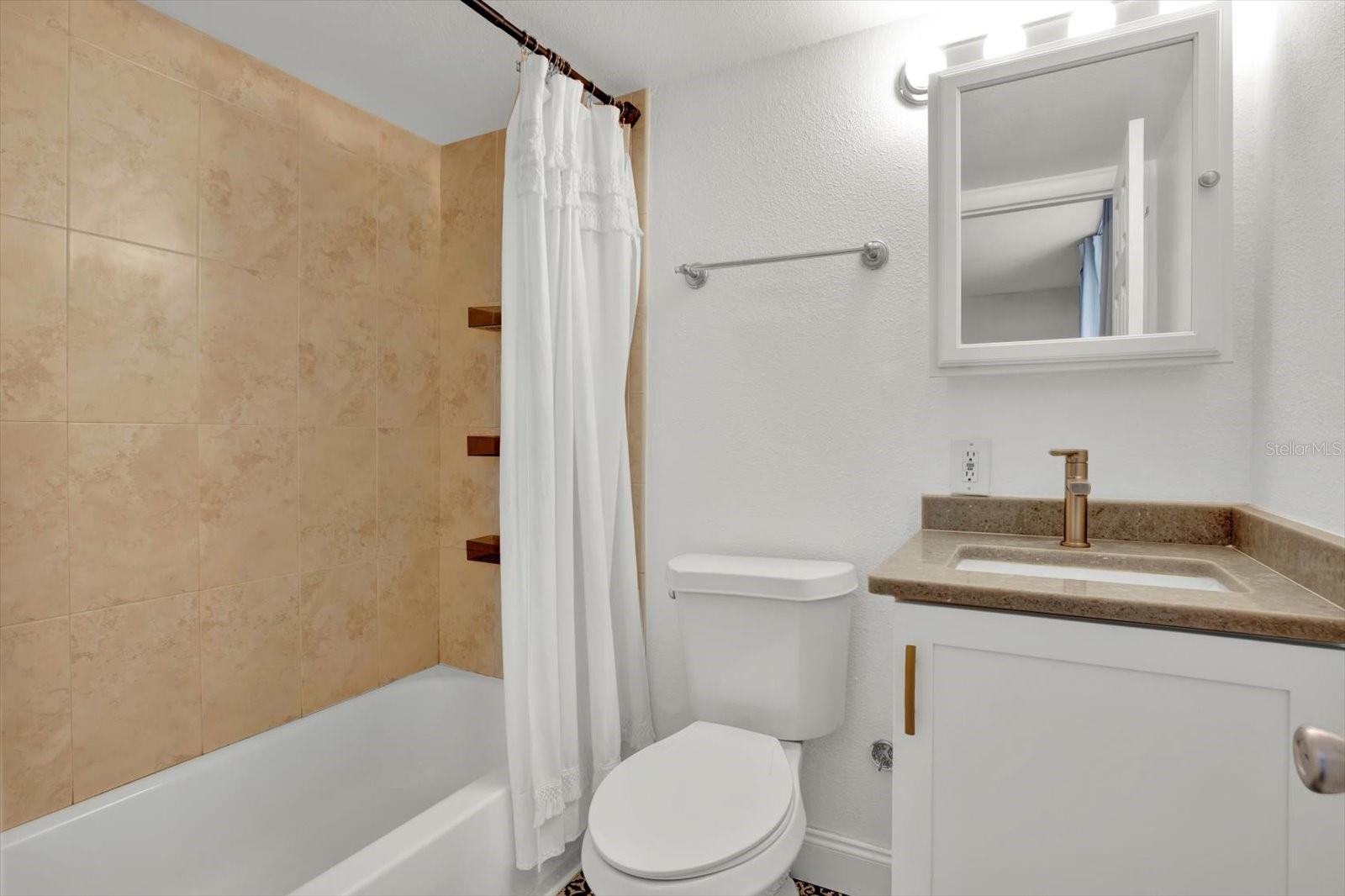 Image 18 of 27 For 1301 Howard Avenue B24