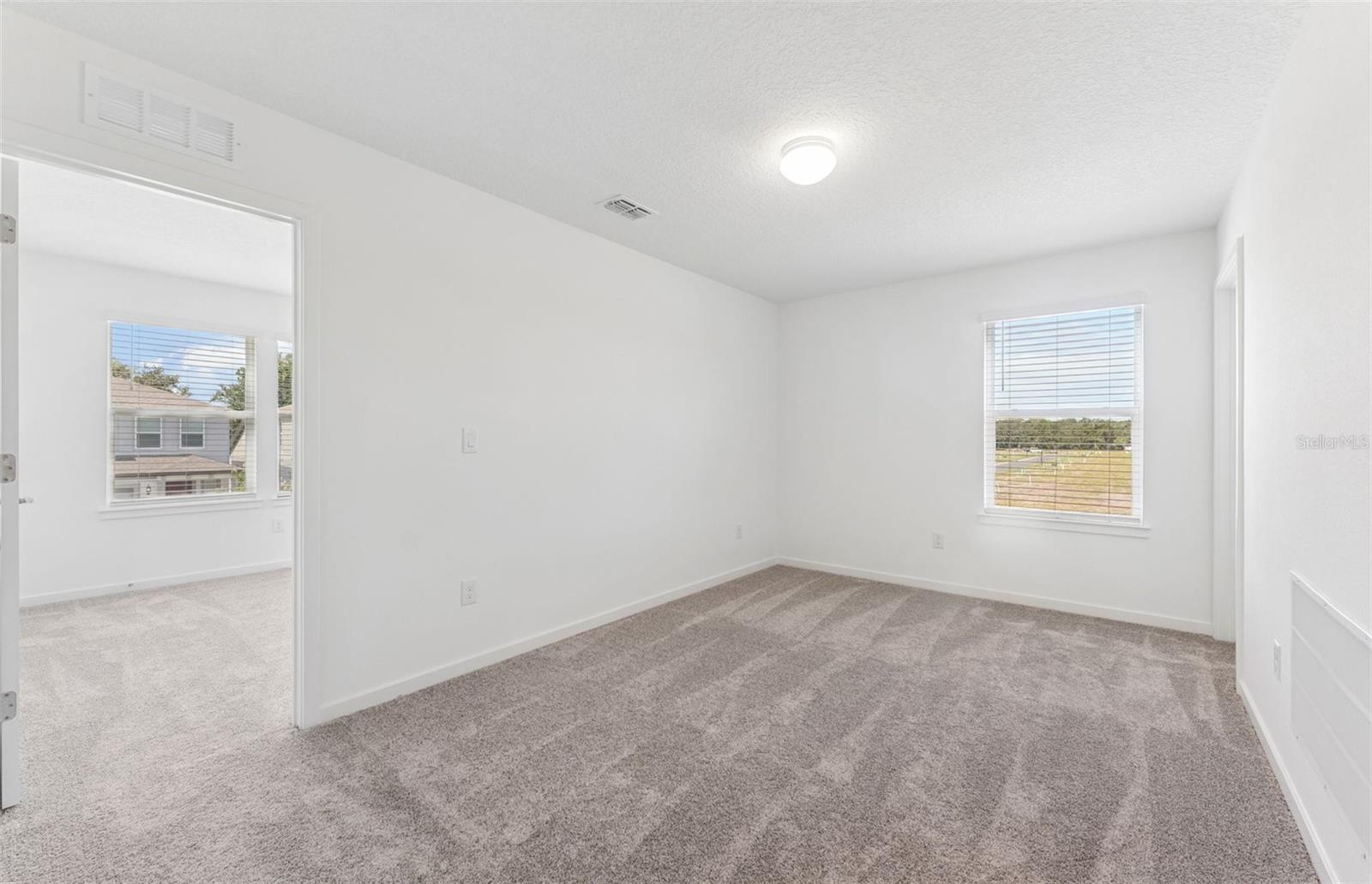 Image 13 of 23 For 9762 Crescent Moon Drive