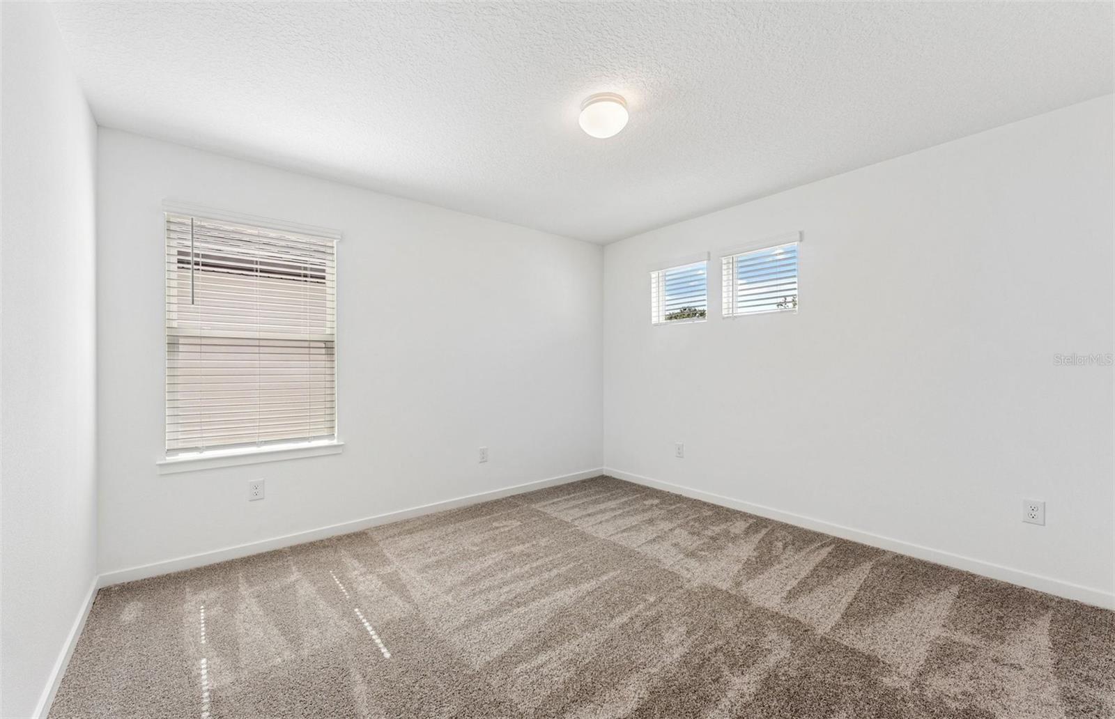 Image 16 of 23 For 9762 Crescent Moon Drive