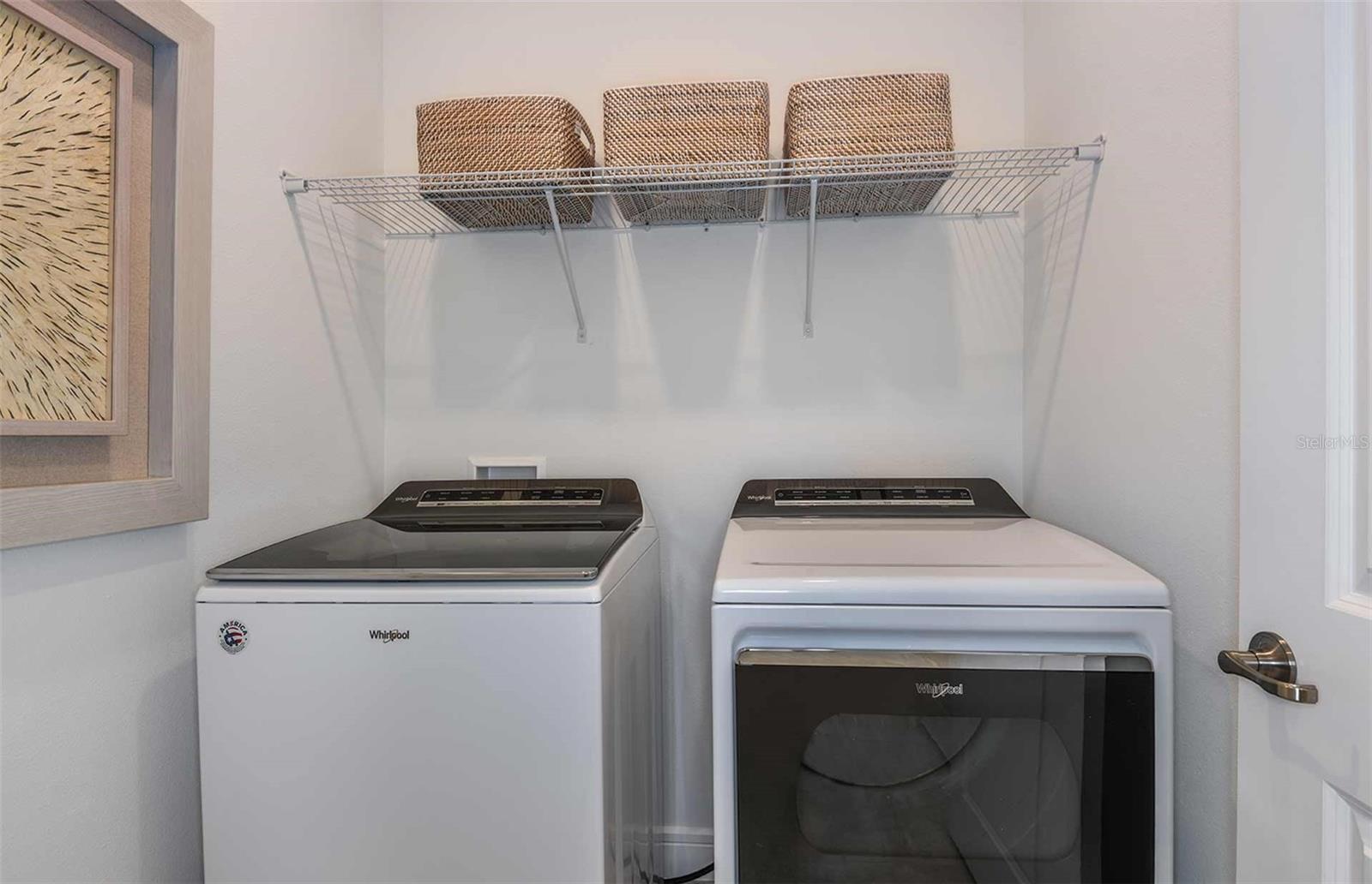Listing photo id 11 for 9816 Crescent Moon Drive