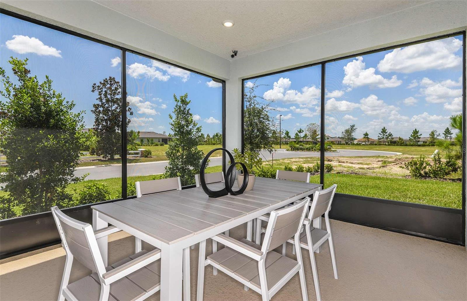 Listing photo id 12 for 9816 Crescent Moon Drive
