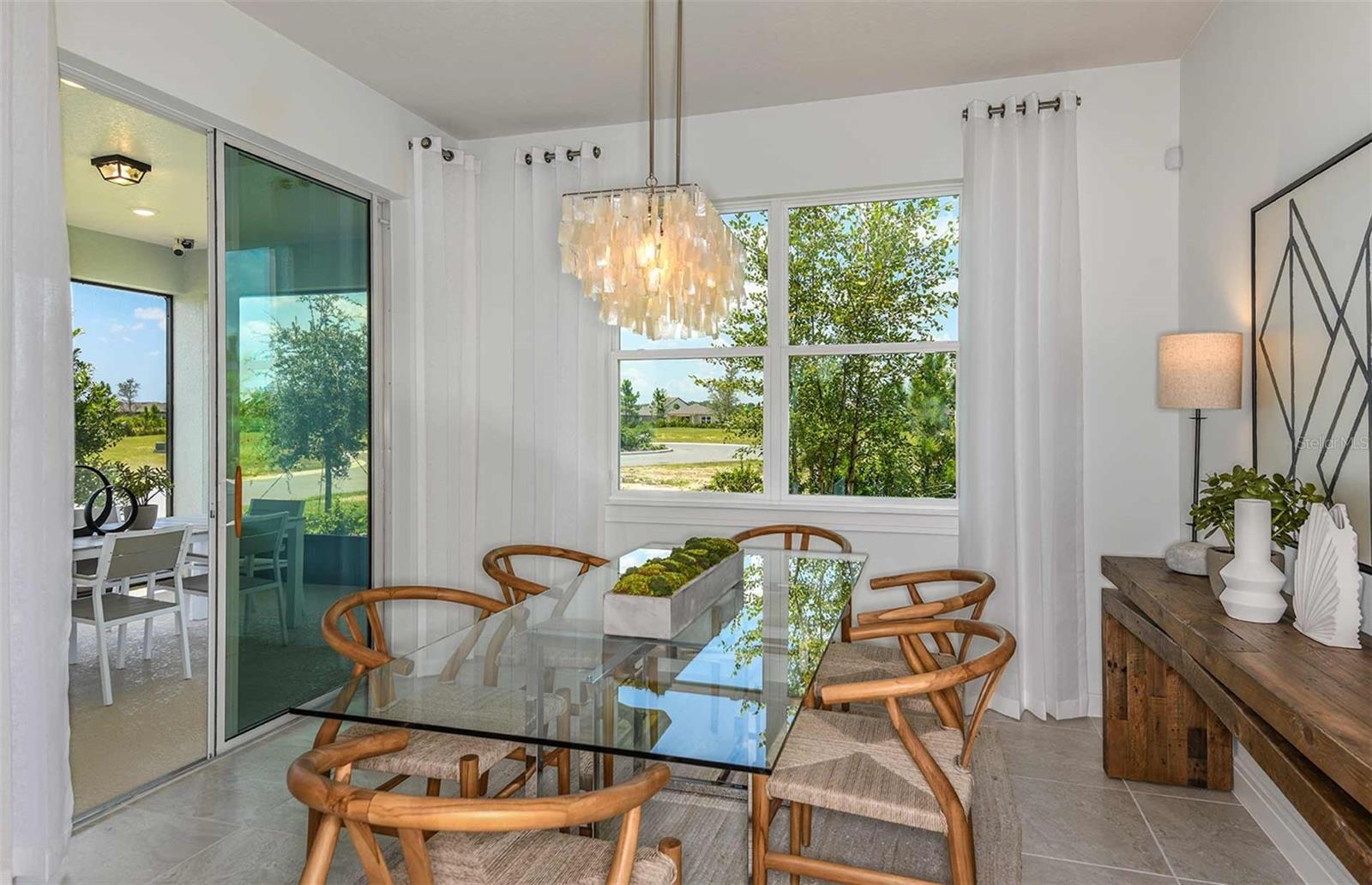 Listing photo id 3 for 9816 Crescent Moon Drive