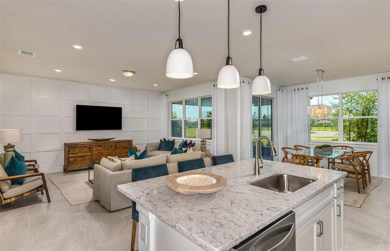 Listing photo id 4 for 9816 Crescent Moon Drive