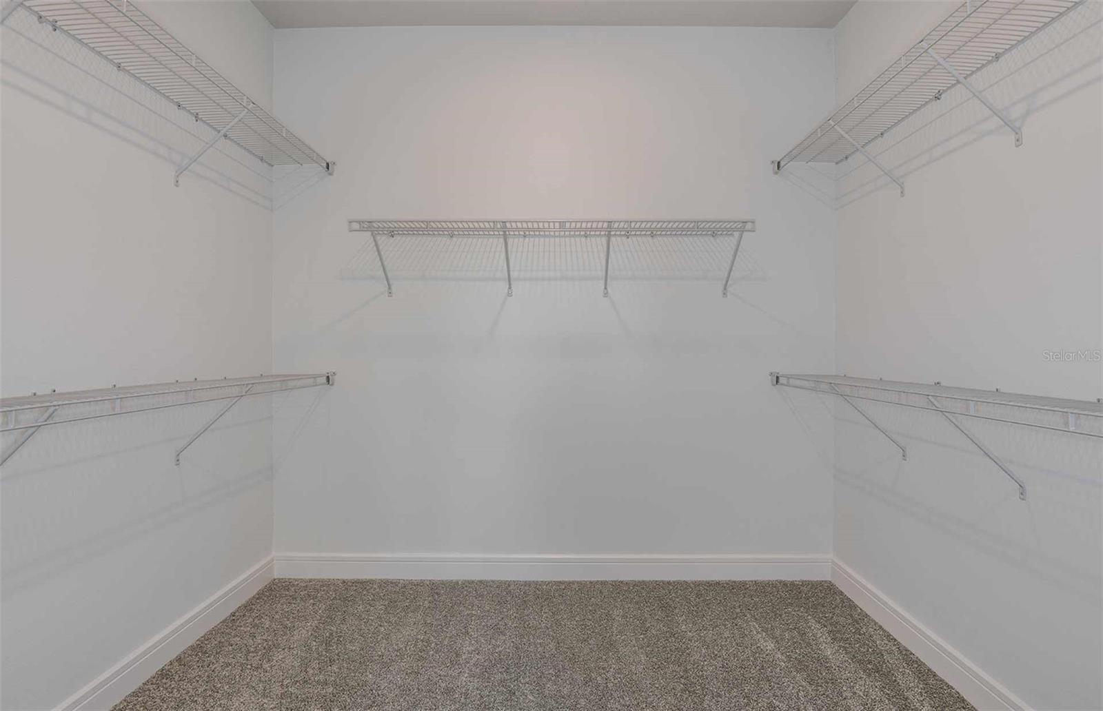 Listing photo id 7 for 9816 Crescent Moon Drive