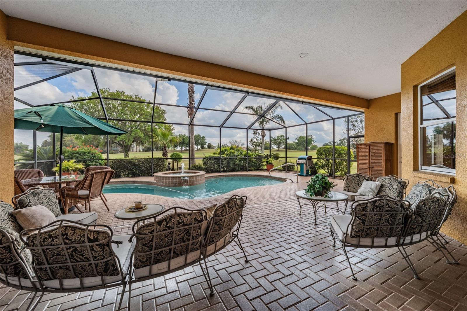 Listing photo id 13 for 13514 Thoroughbred Drive