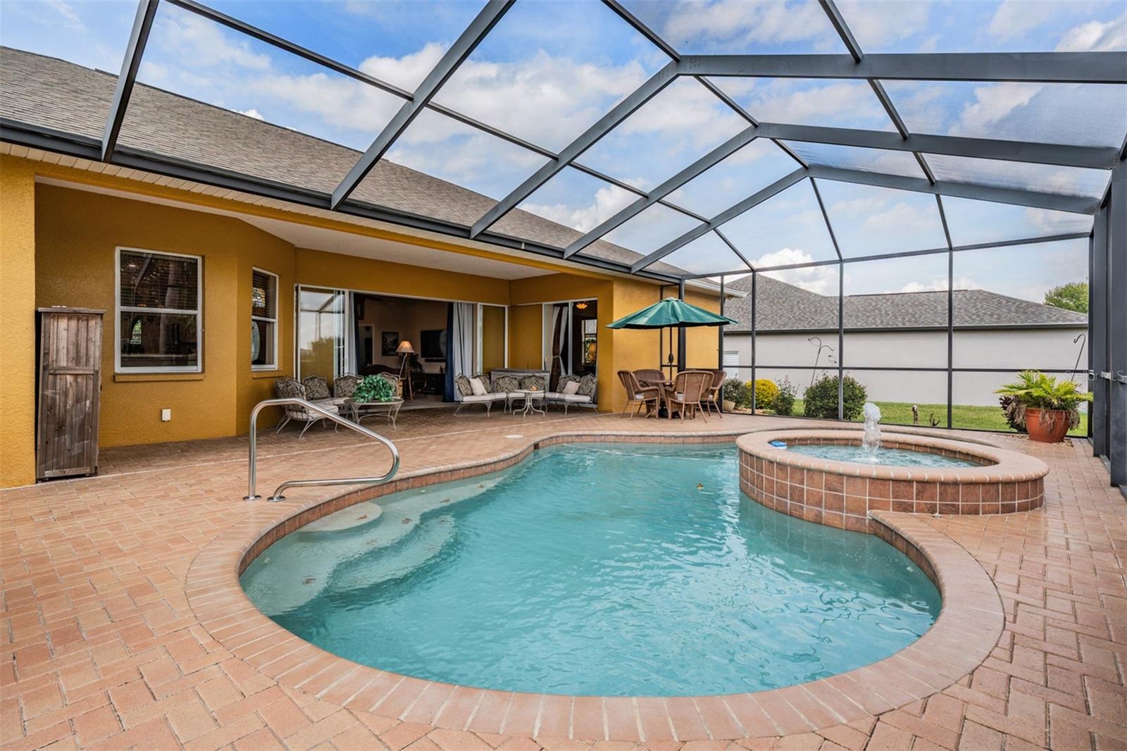 Listing photo id 23 for 13514 Thoroughbred Drive