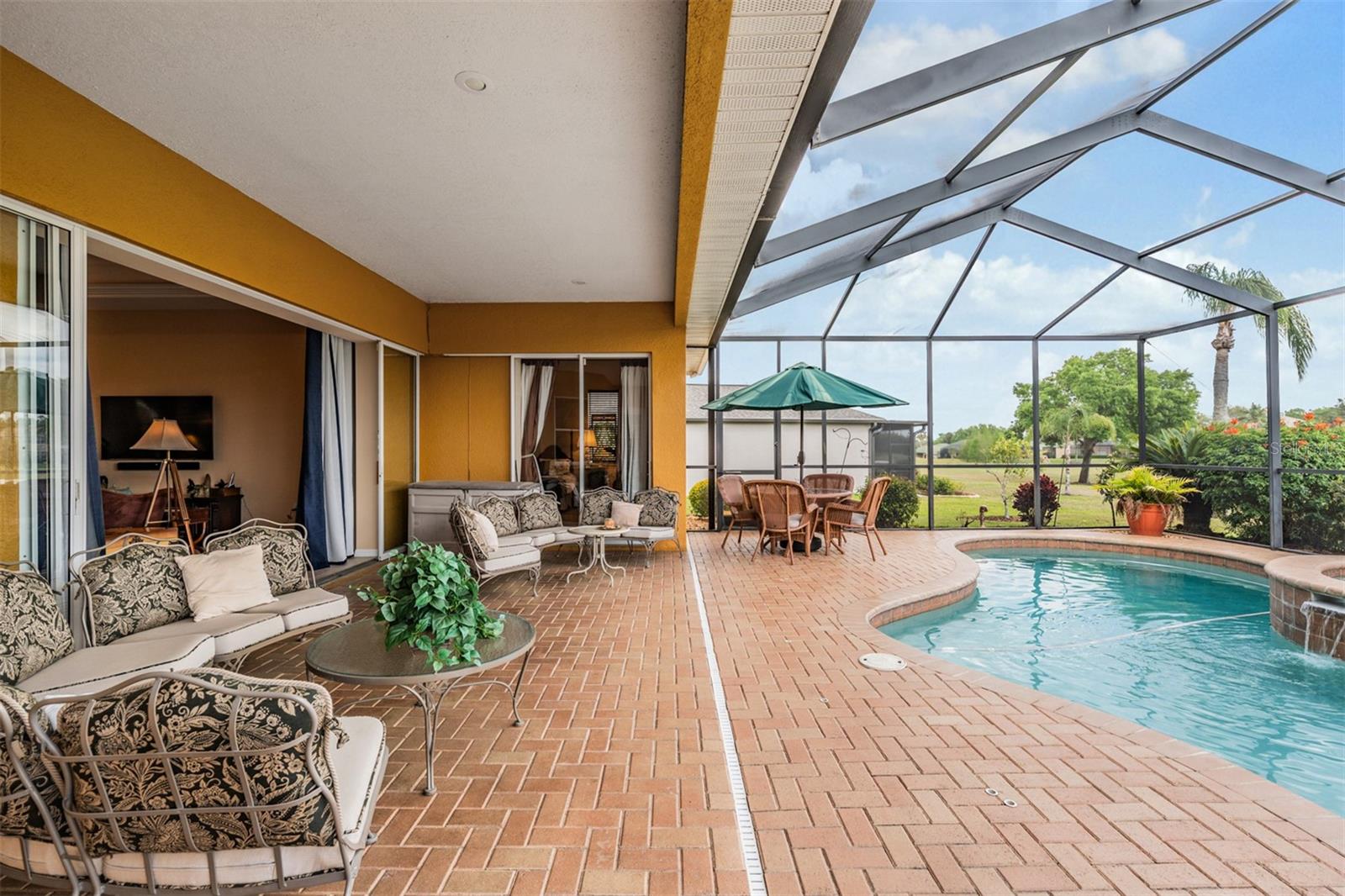 Listing photo id 28 for 13514 Thoroughbred Drive