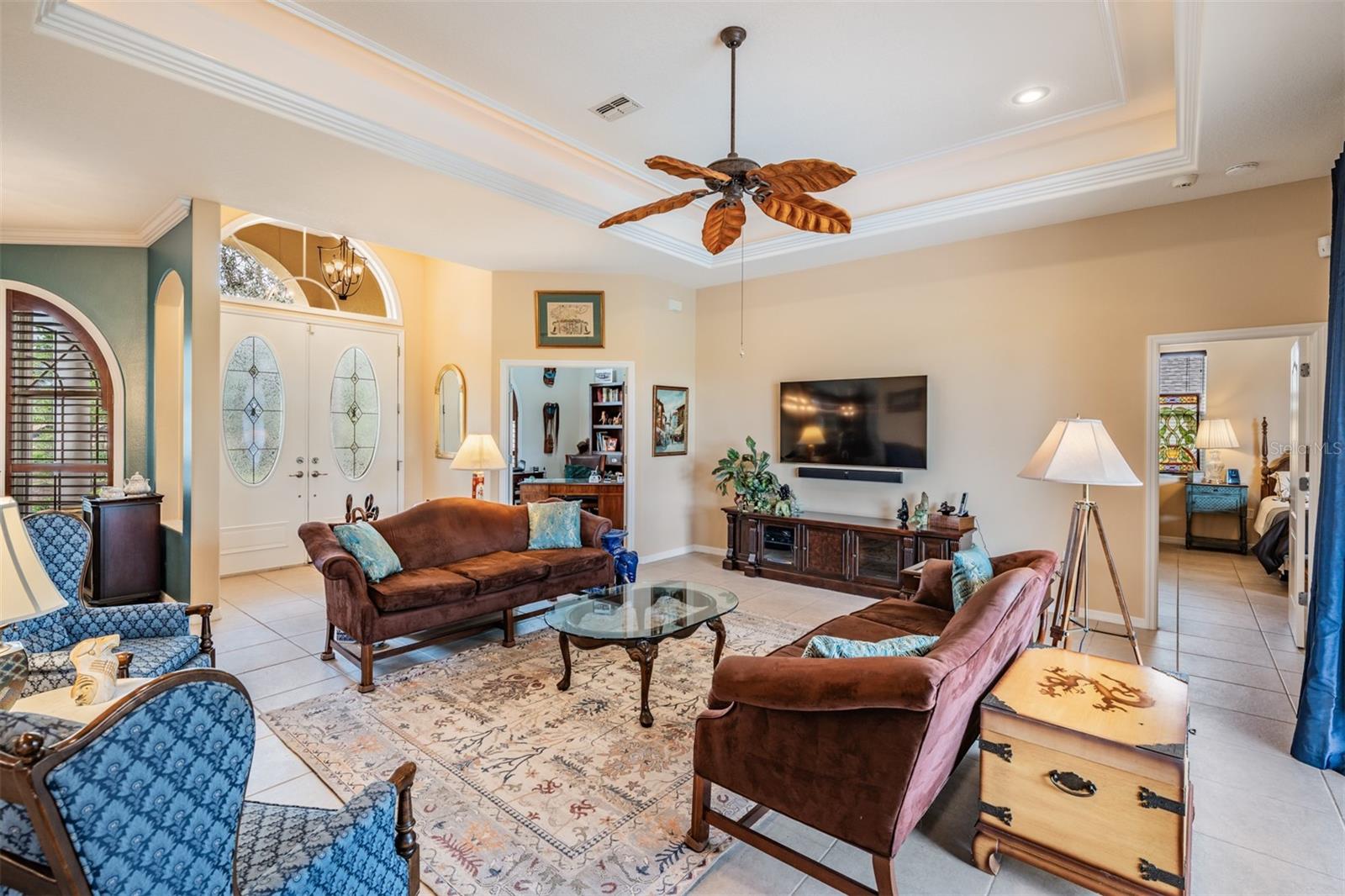 Listing photo id 2 for 13514 Thoroughbred Drive