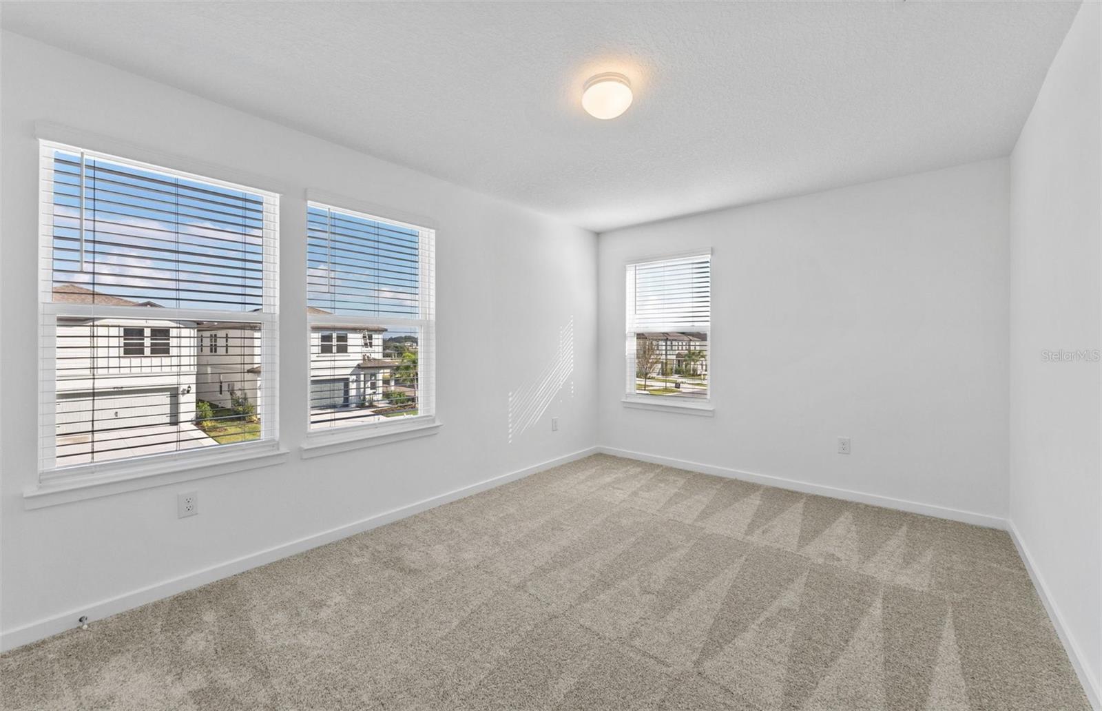 Image 14 of 21 For 9767 Crescent Moon Drive