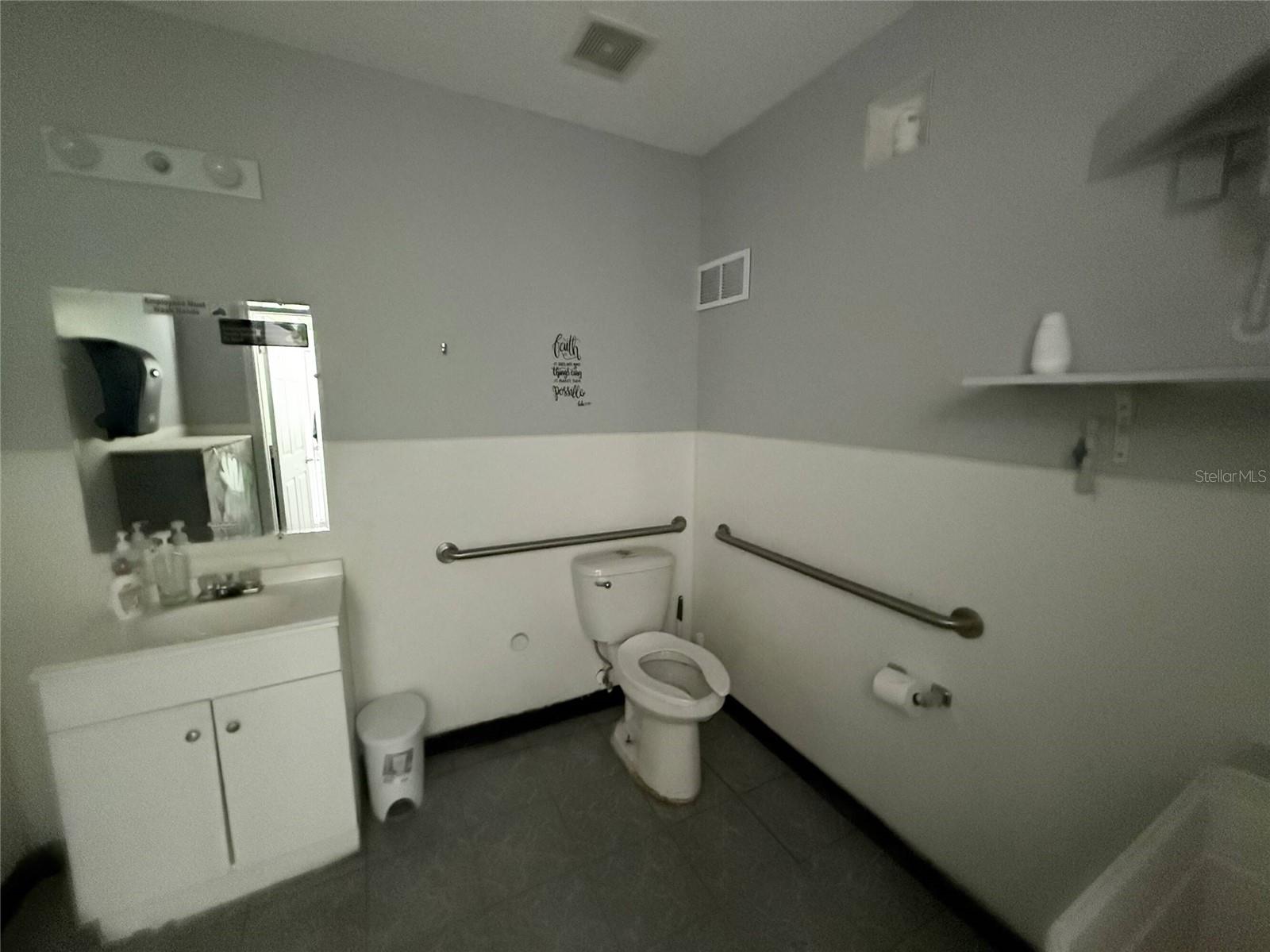 Image 4 of 9 For 6219 Massachusetts Avenue 1