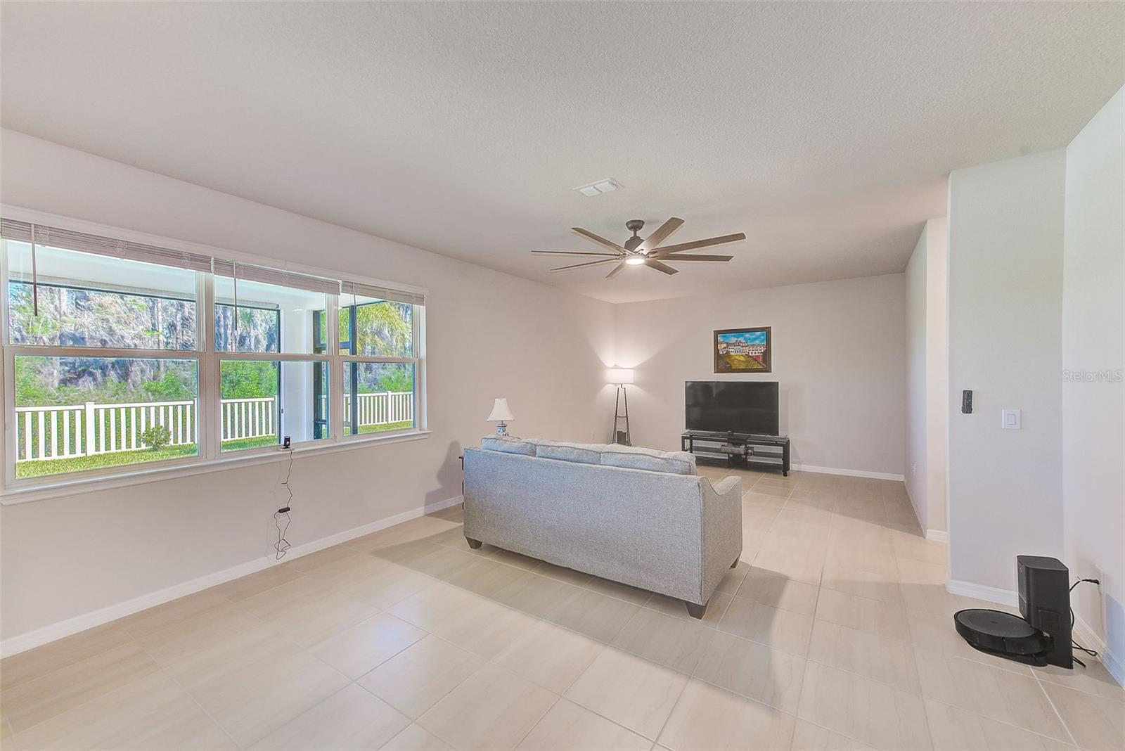 Image 17 of 61 For 11086 Sundrift Drive