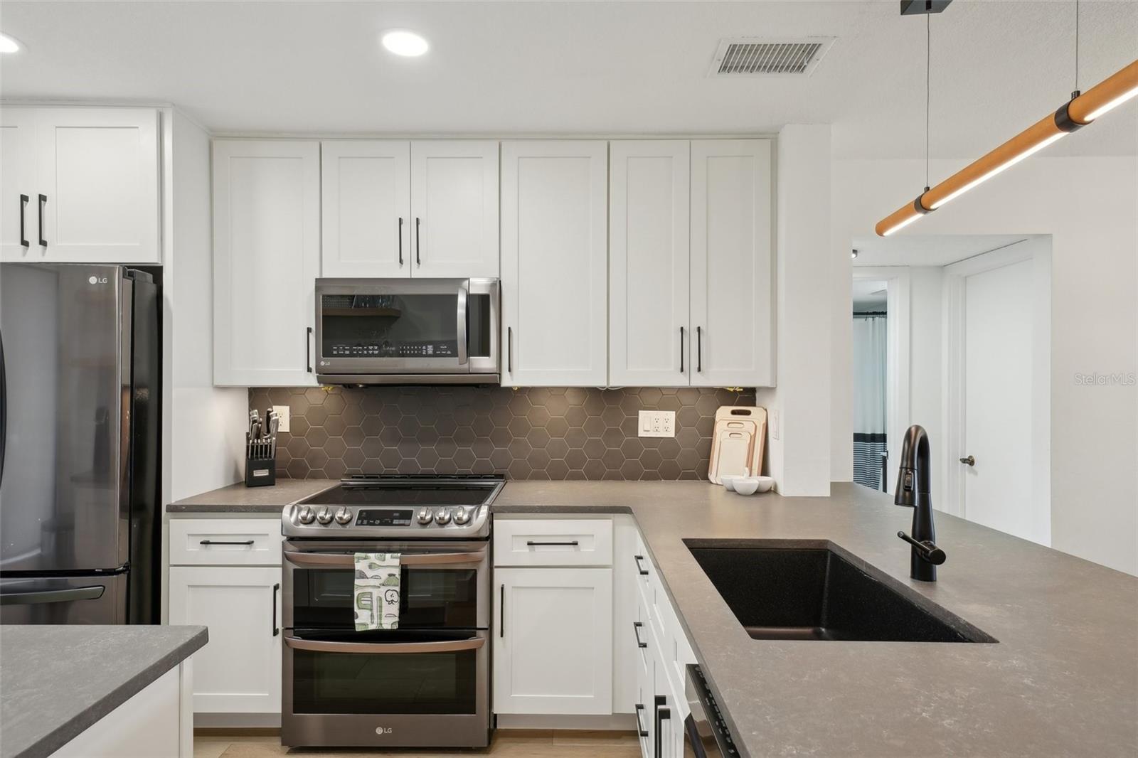 Image 8 of 38 For 6277 Bahia Del Mar Boulevard 210
