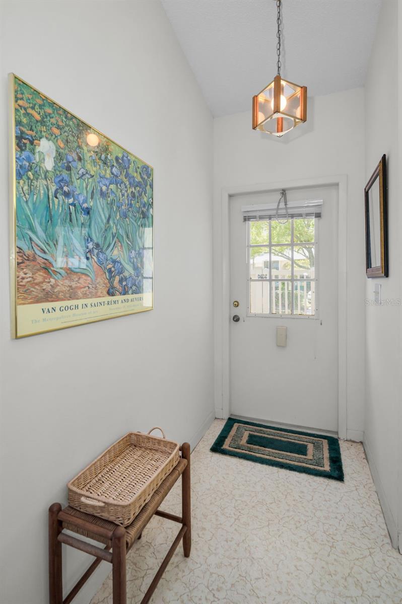 Listing photo id 9 for 1333 Shady Pine Way F