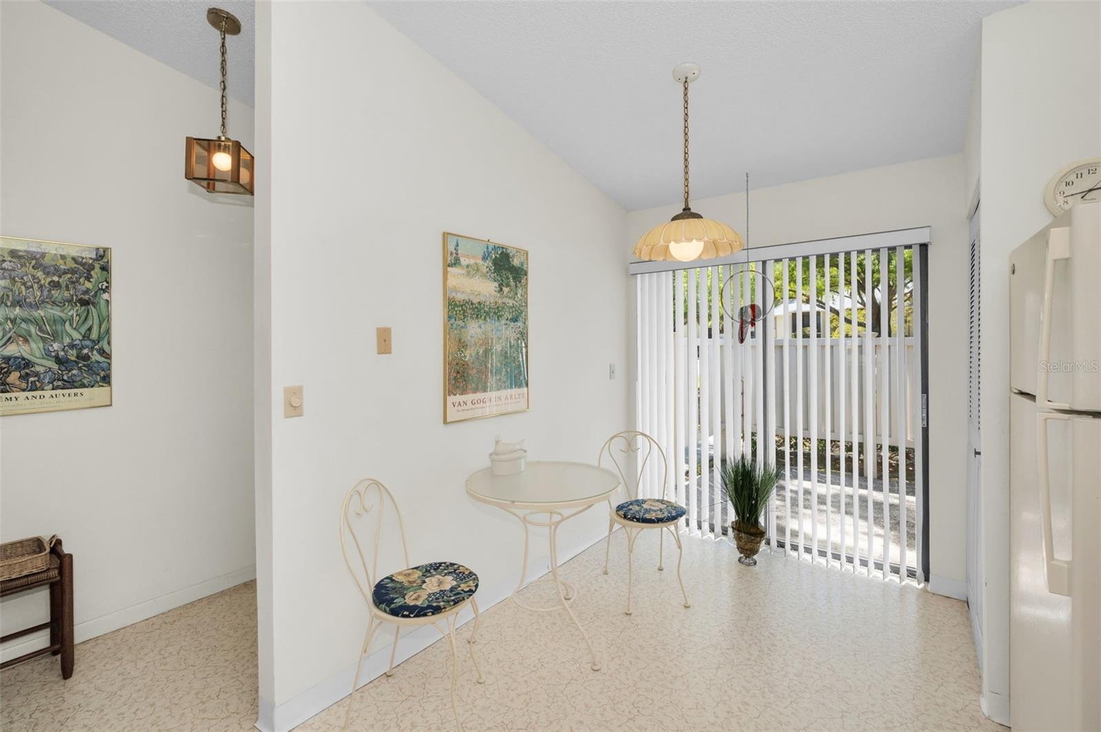 Listing photo id 13 for 1333 Shady Pine Way F