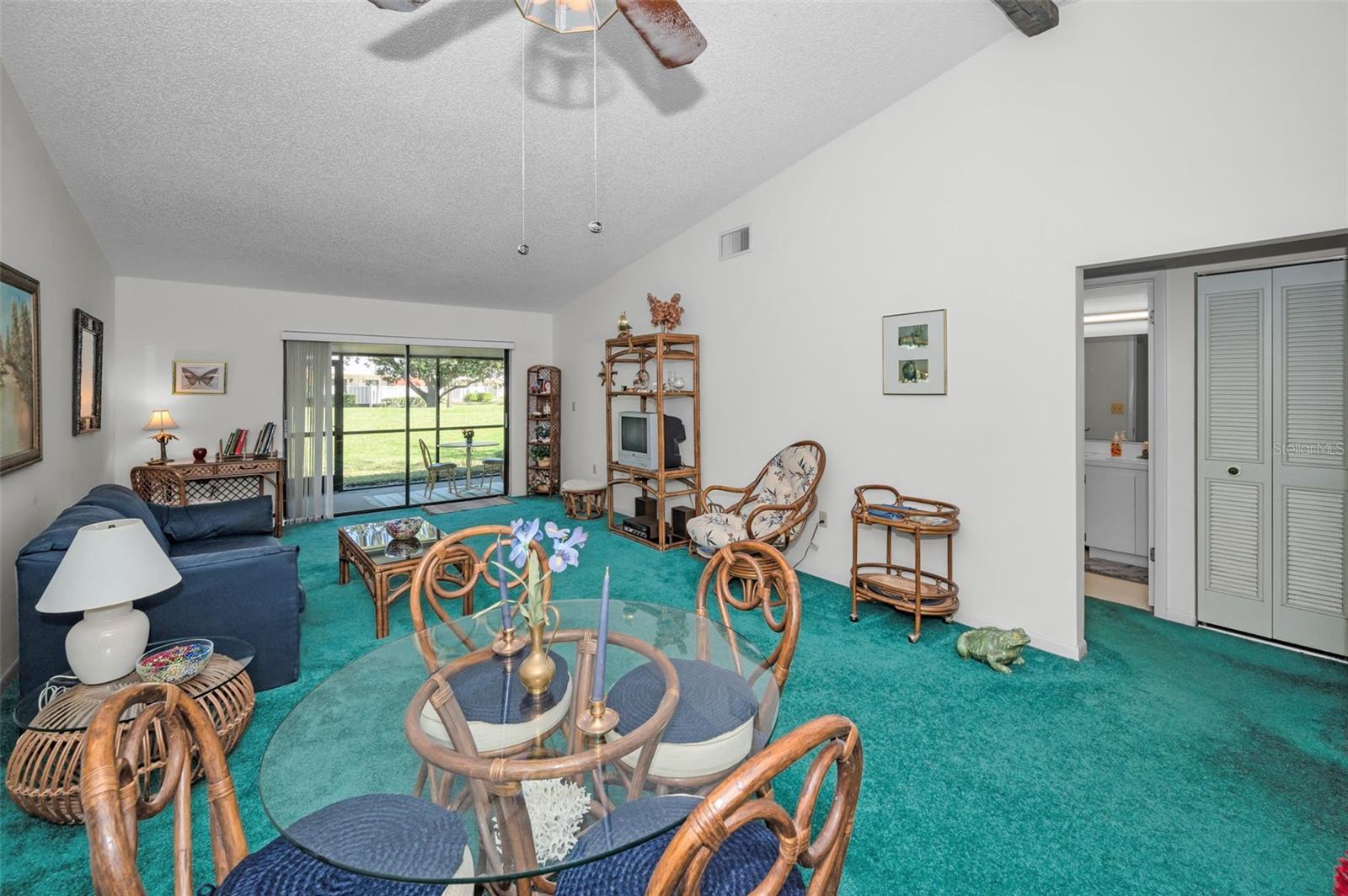 Listing photo id 16 for 1333 Shady Pine Way F