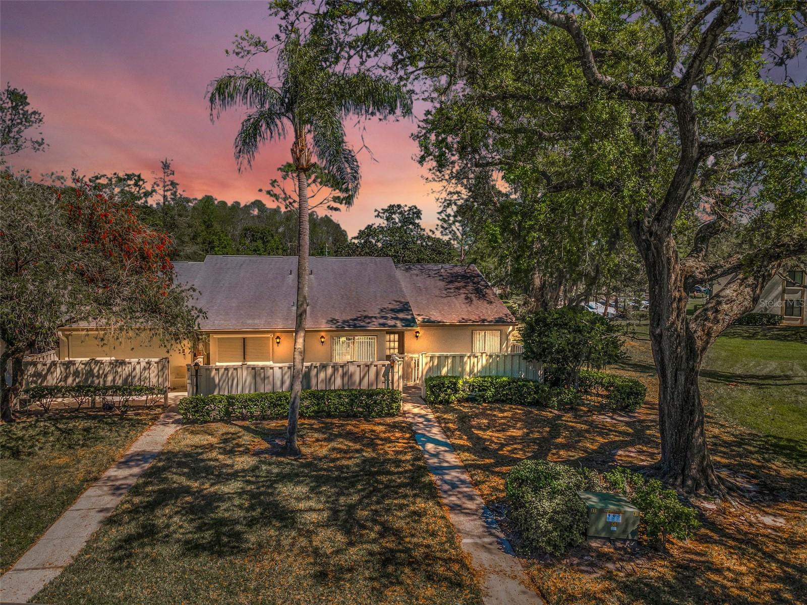 Listing photo id 0 for 1333 Shady Pine Way F