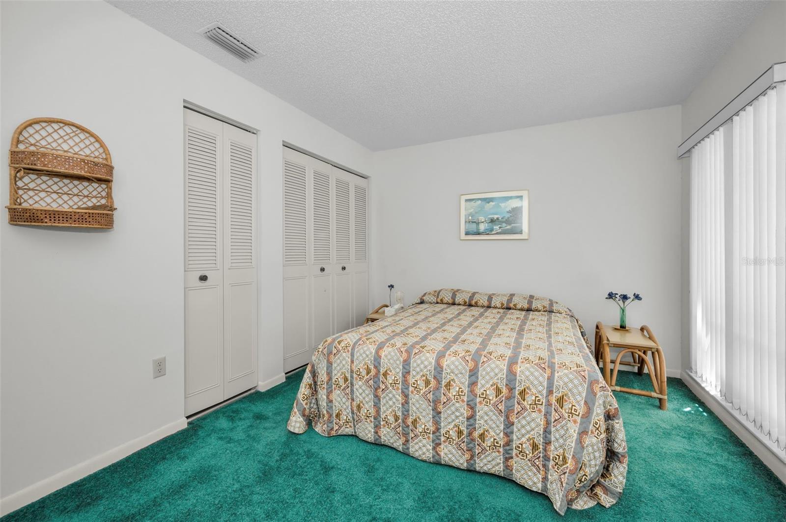 Listing photo id 23 for 1333 Shady Pine Way F