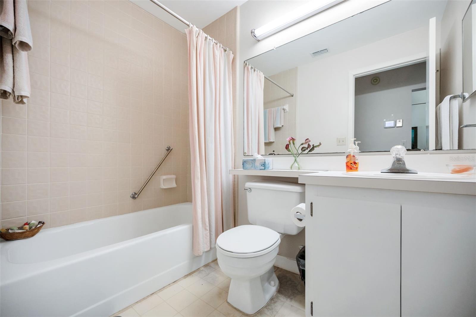 Listing photo id 25 for 1333 Shady Pine Way F