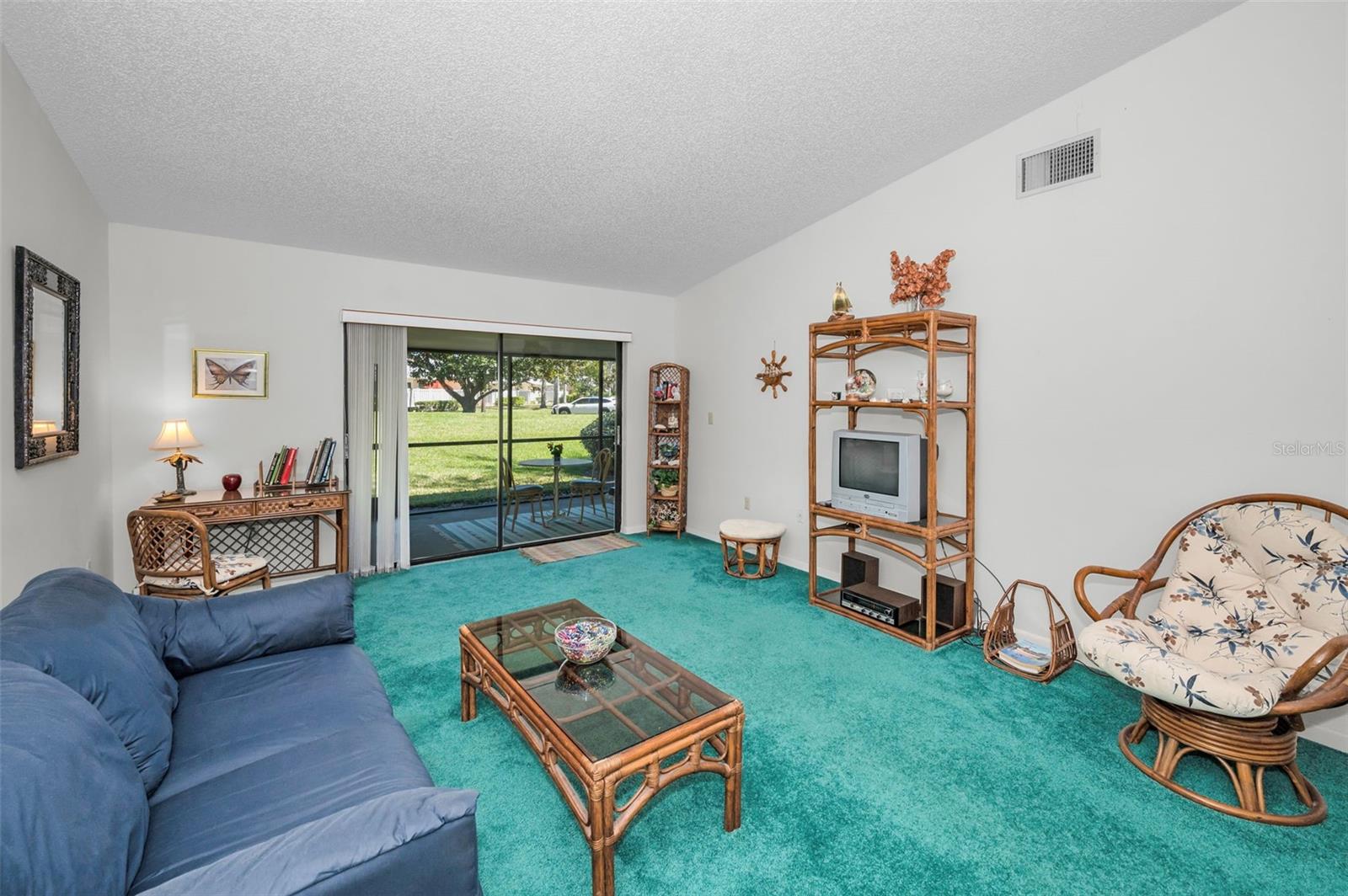 Listing photo id 26 for 1333 Shady Pine Way F