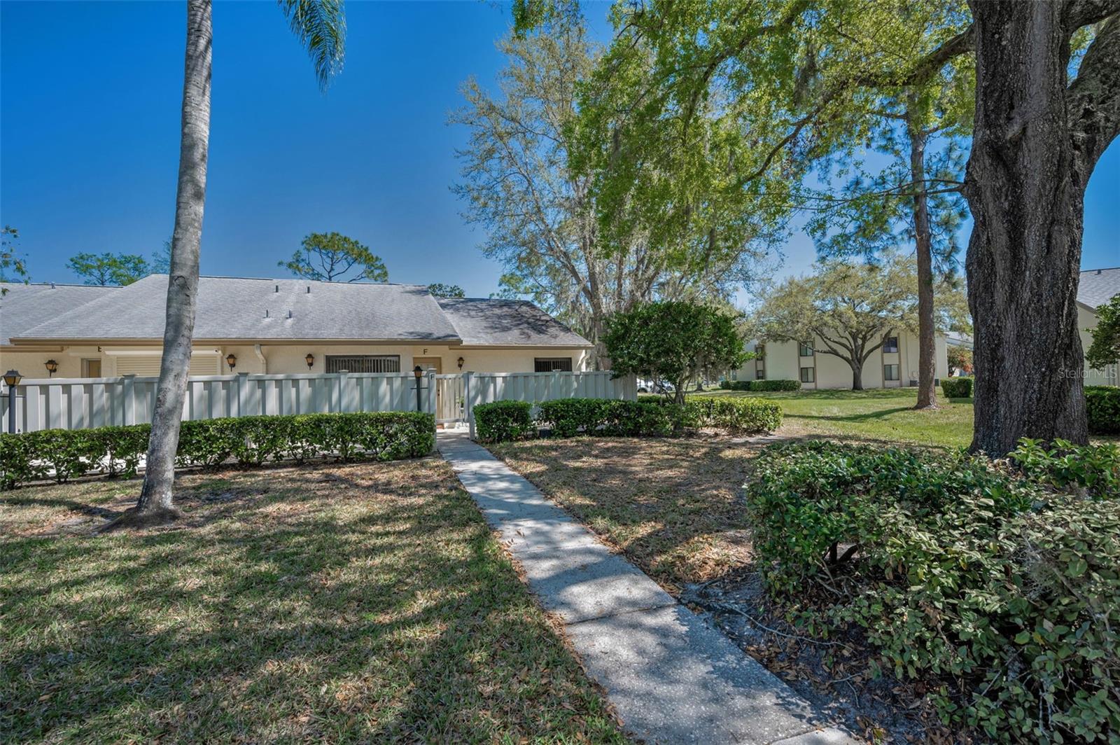 Listing photo id 1 for 1333 Shady Pine Way F