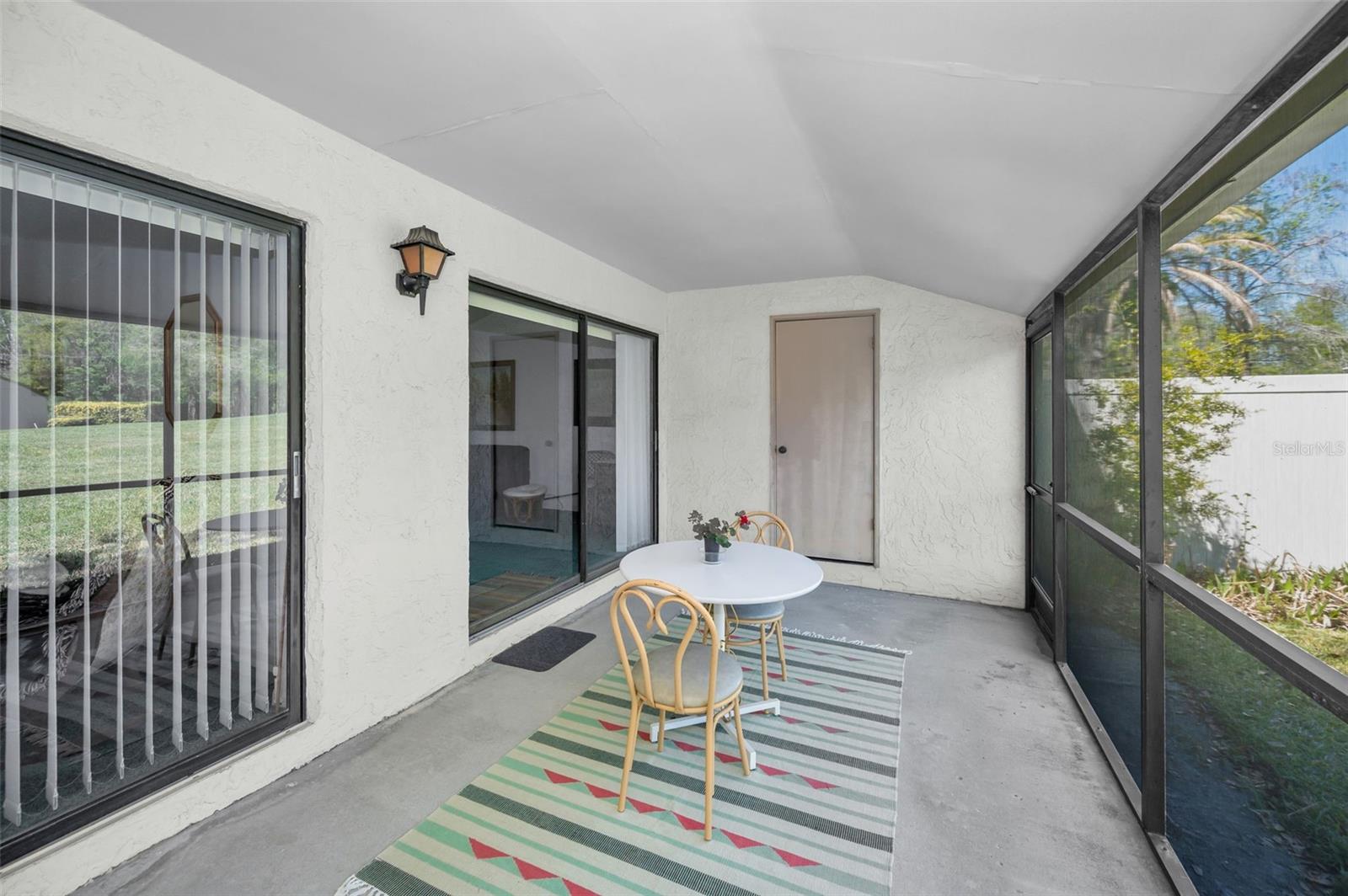 Listing photo id 29 for 1333 Shady Pine Way F