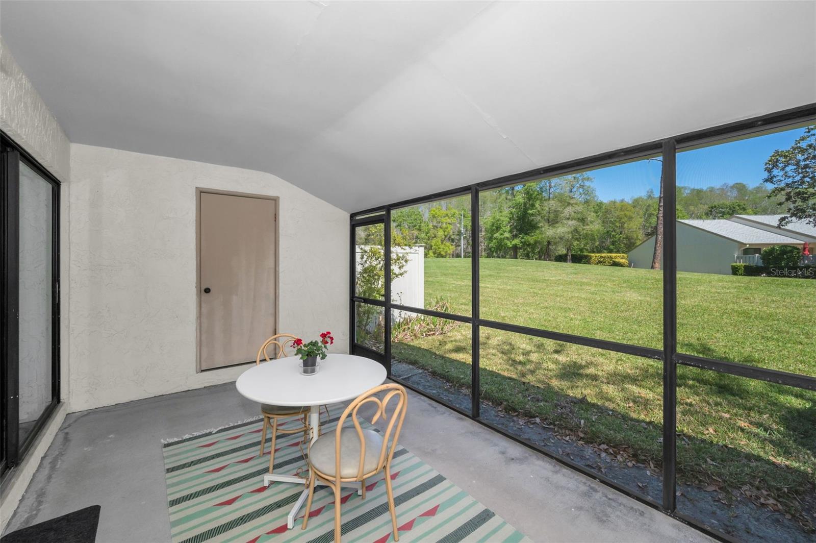 Listing photo id 31 for 1333 Shady Pine Way F