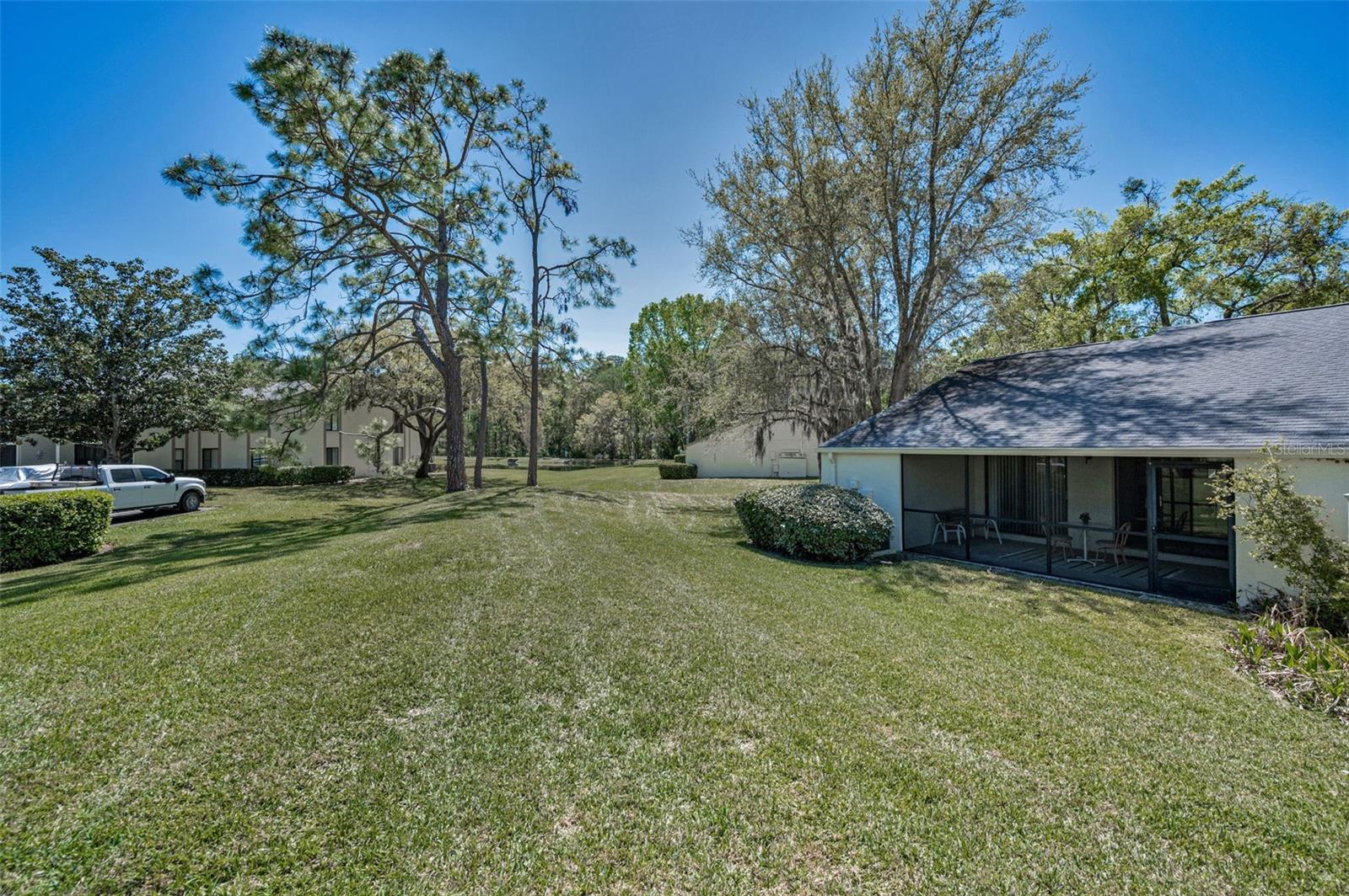 Listing photo id 33 for 1333 Shady Pine Way F