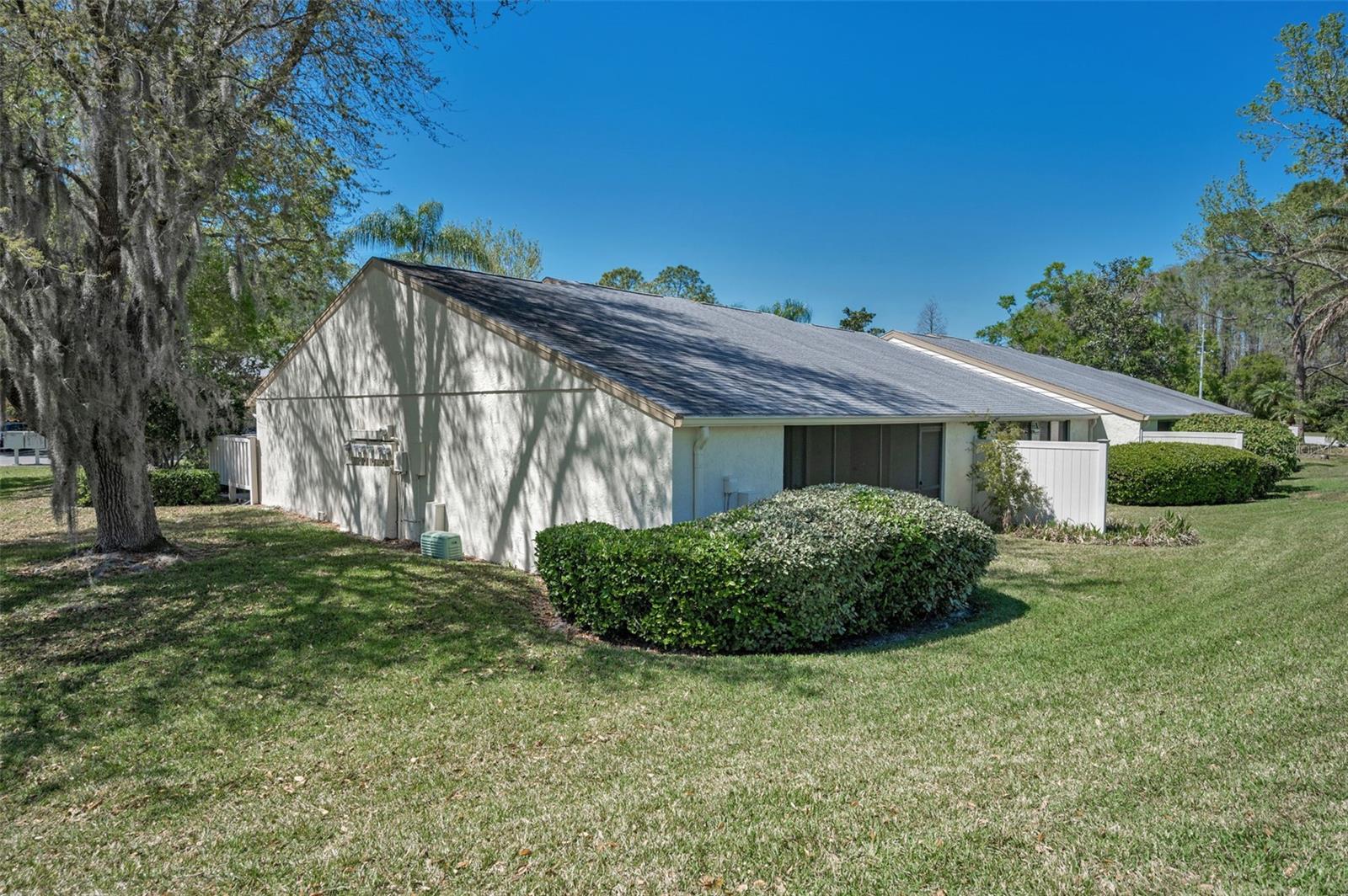 Listing photo id 35 for 1333 Shady Pine Way F