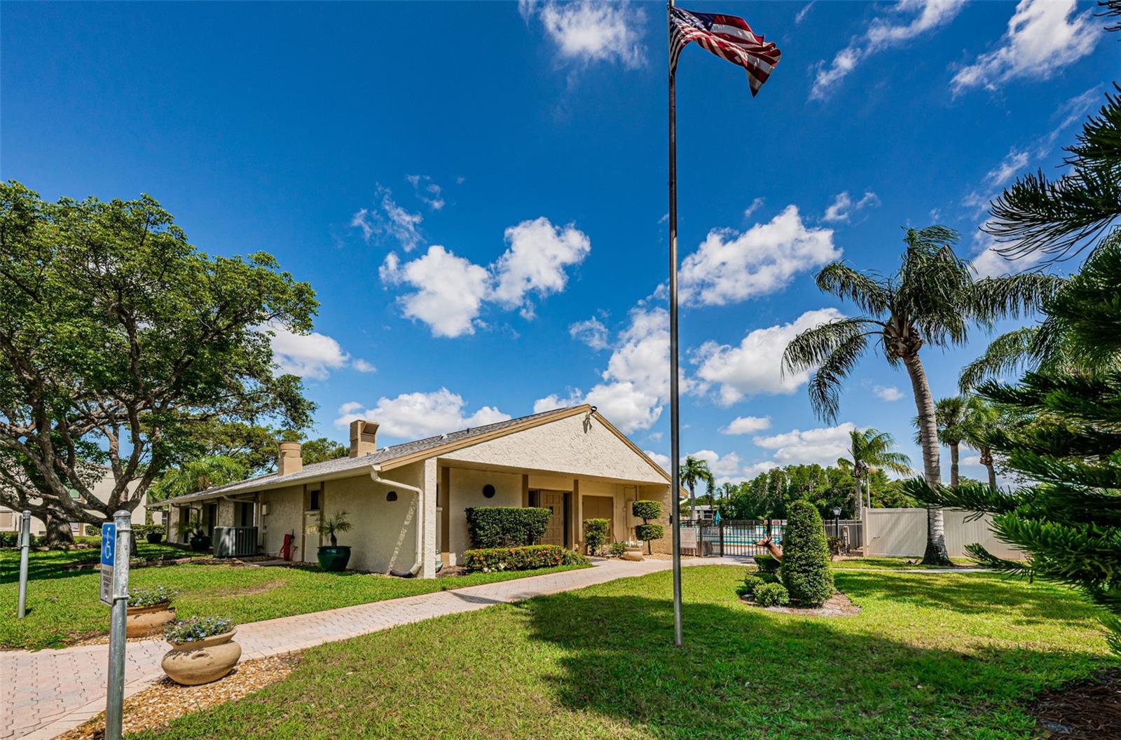 Listing photo id 42 for 1333 Shady Pine Way F