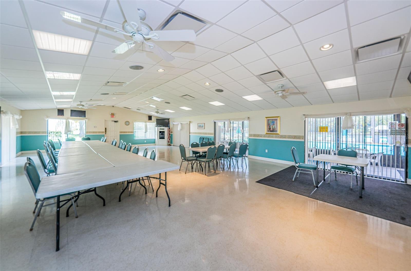 Listing photo id 44 for 1333 Shady Pine Way F
