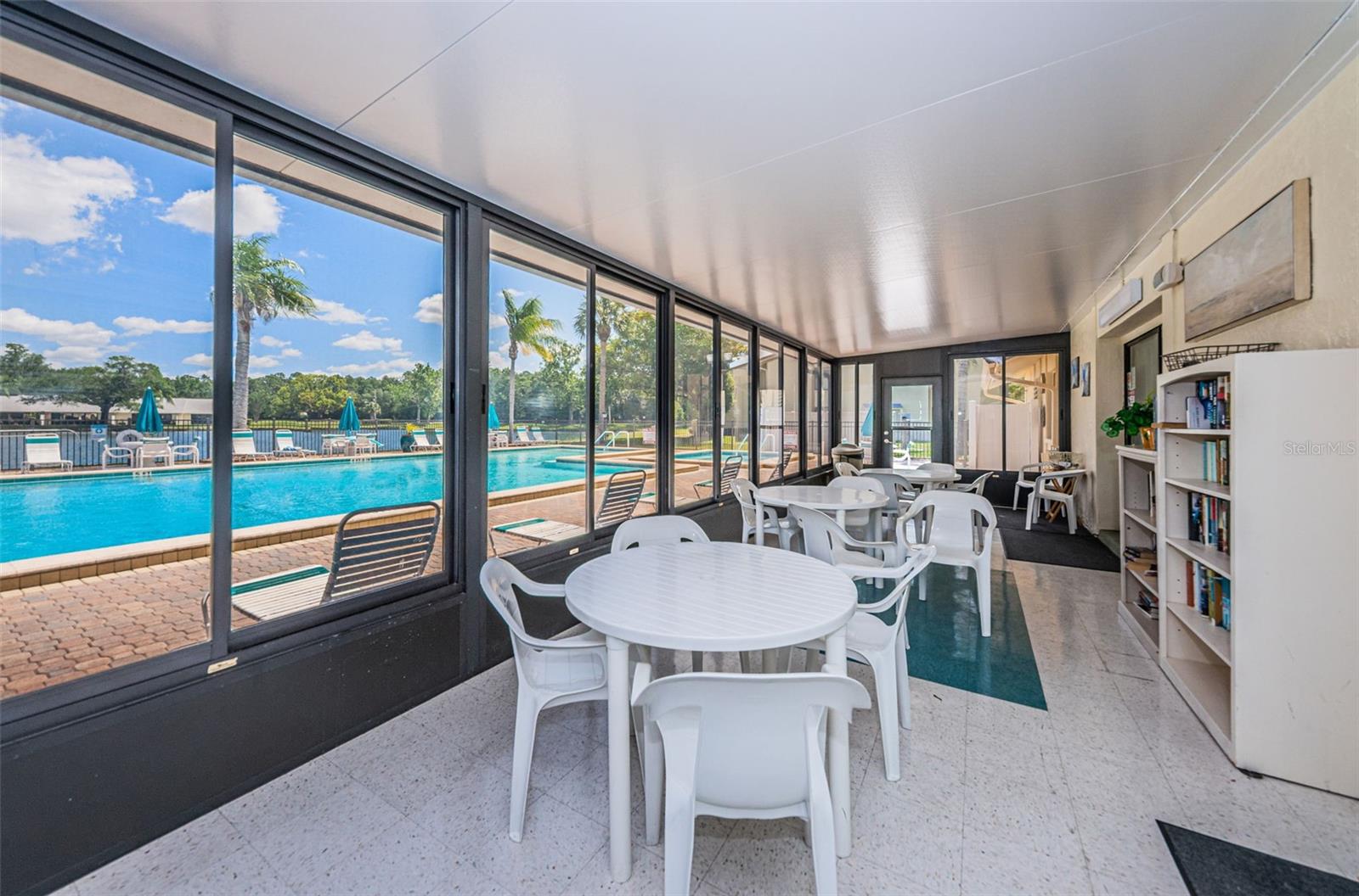 Listing photo id 50 for 1333 Shady Pine Way F