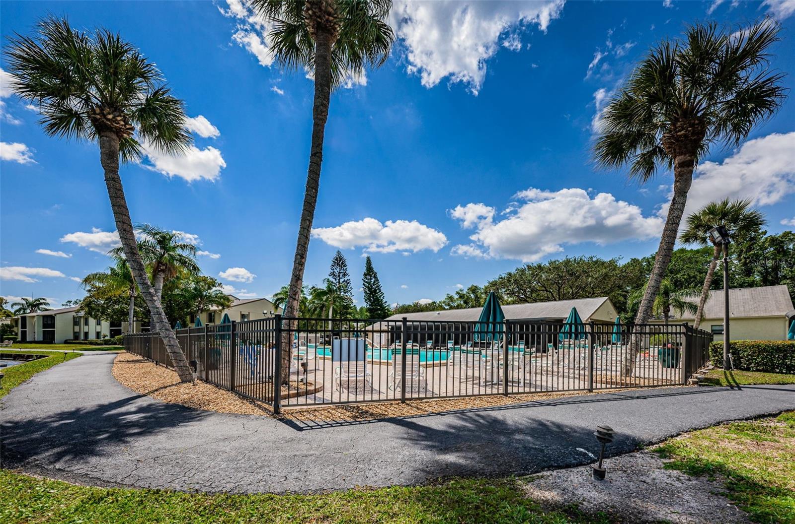 Listing photo id 58 for 1333 Shady Pine Way F