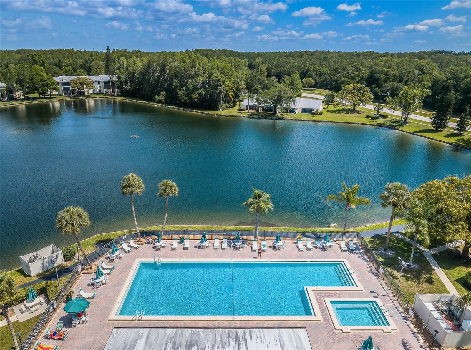 Listing photo id 60 for 1333 Shady Pine Way F