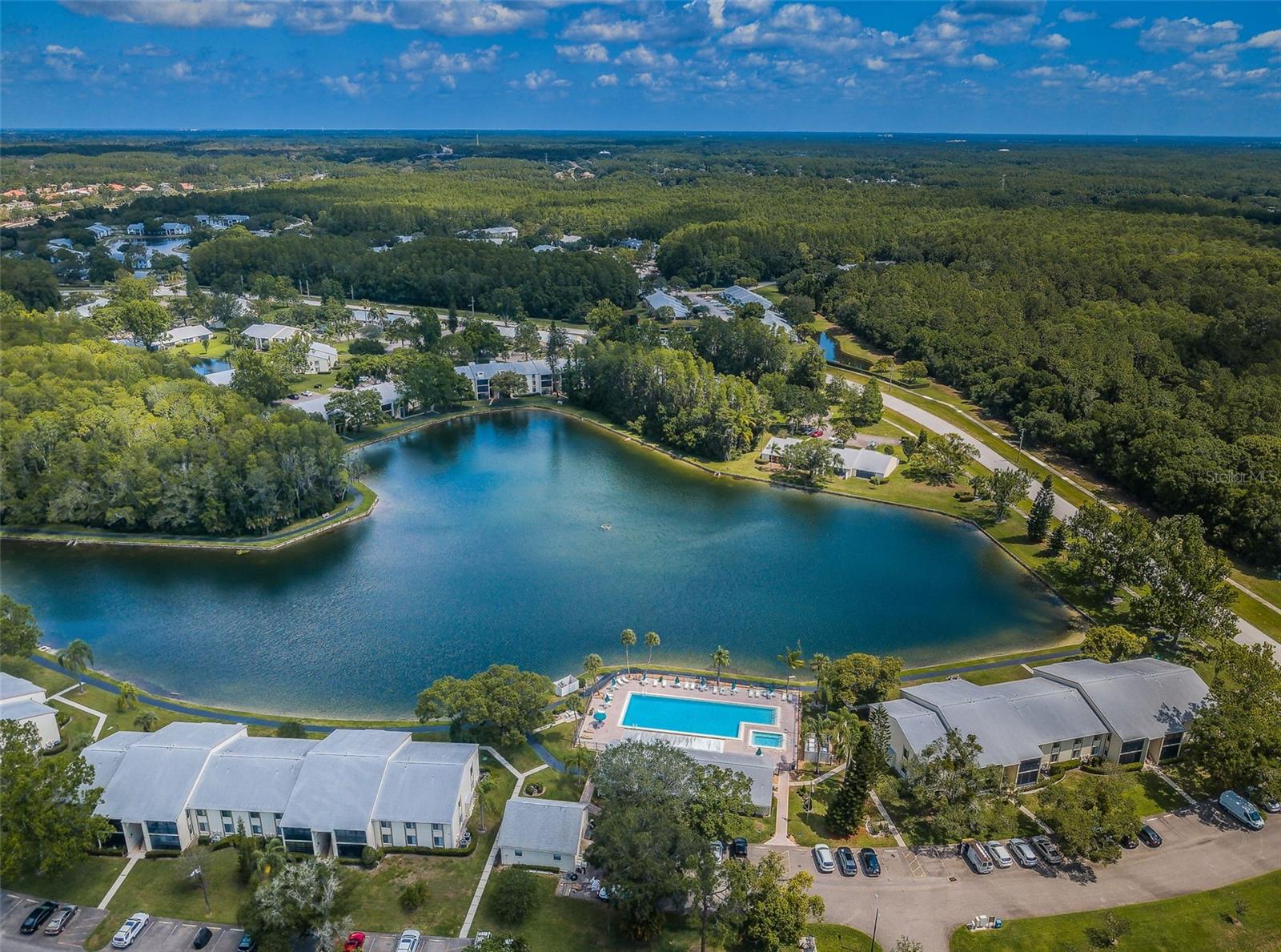 Listing photo id 64 for 1333 Shady Pine Way F
