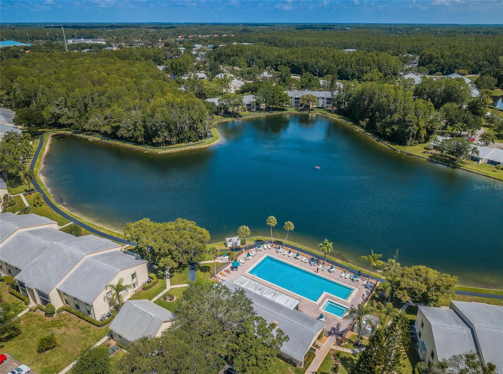Listing photo id 65 for 1333 Shady Pine Way F
