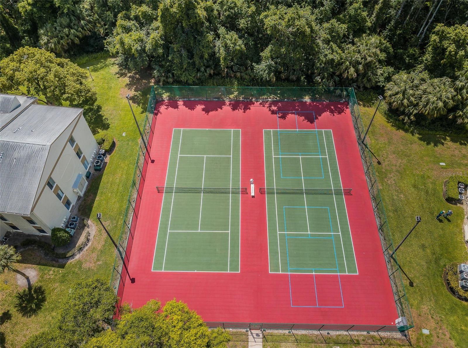 Listing photo id 67 for 1333 Shady Pine Way F