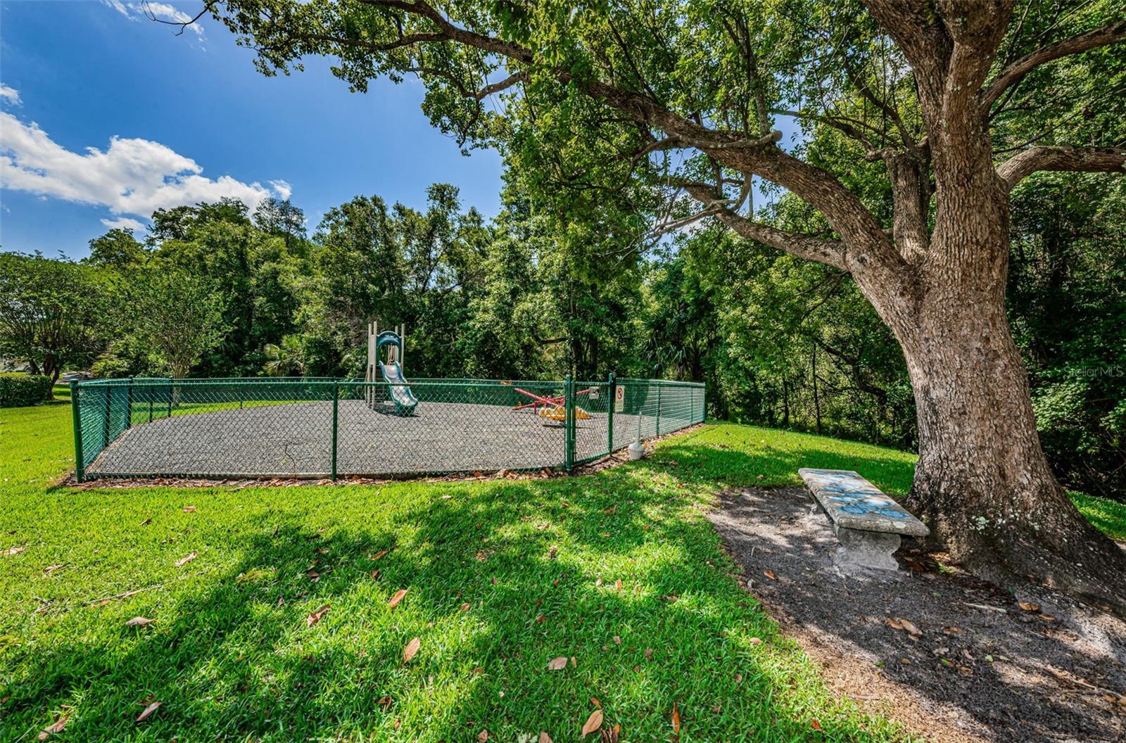 Listing photo id 69 for 1333 Shady Pine Way F